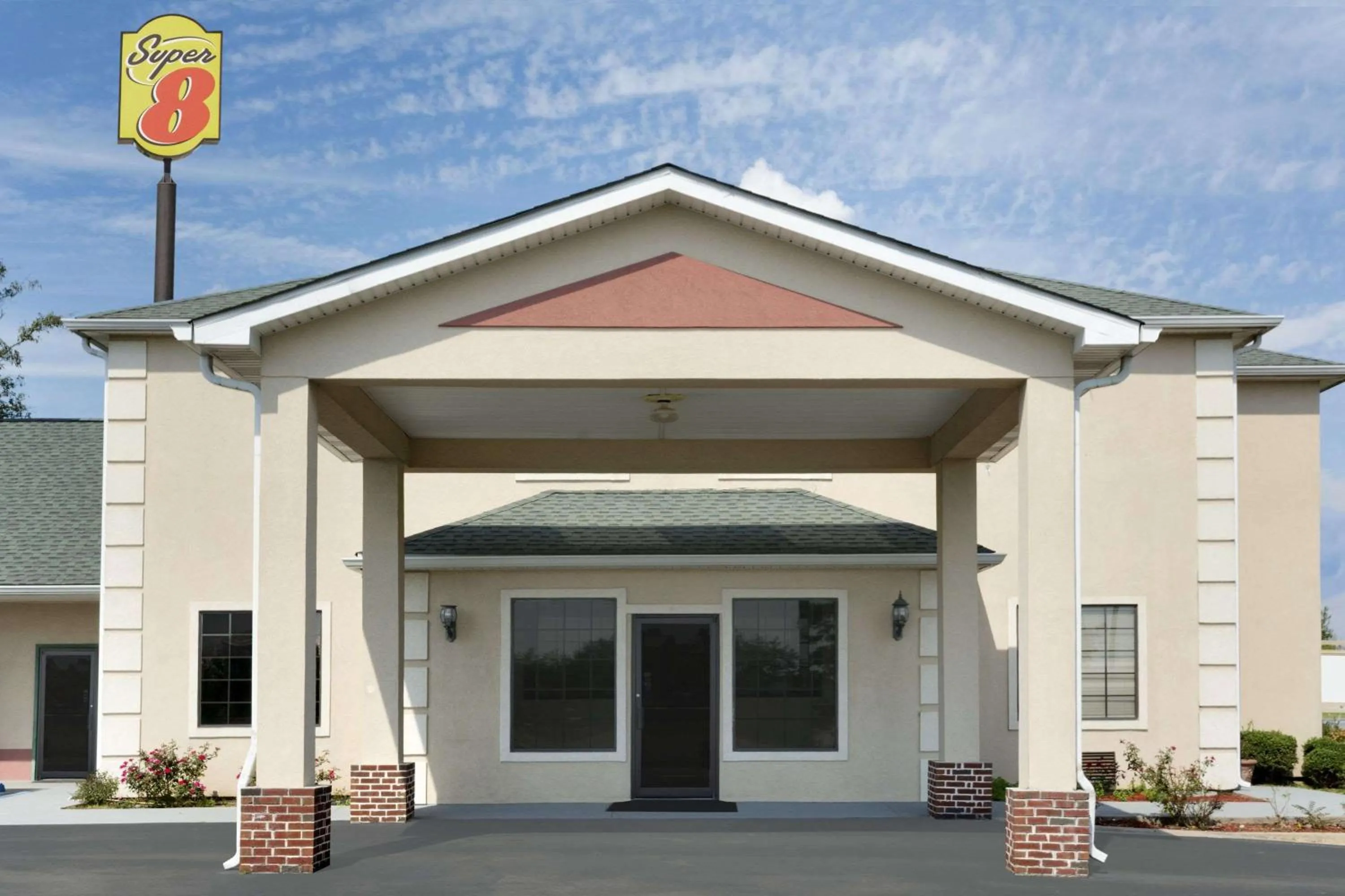 Property building in Super 8 by Wyndham Chatsworth/Dalton