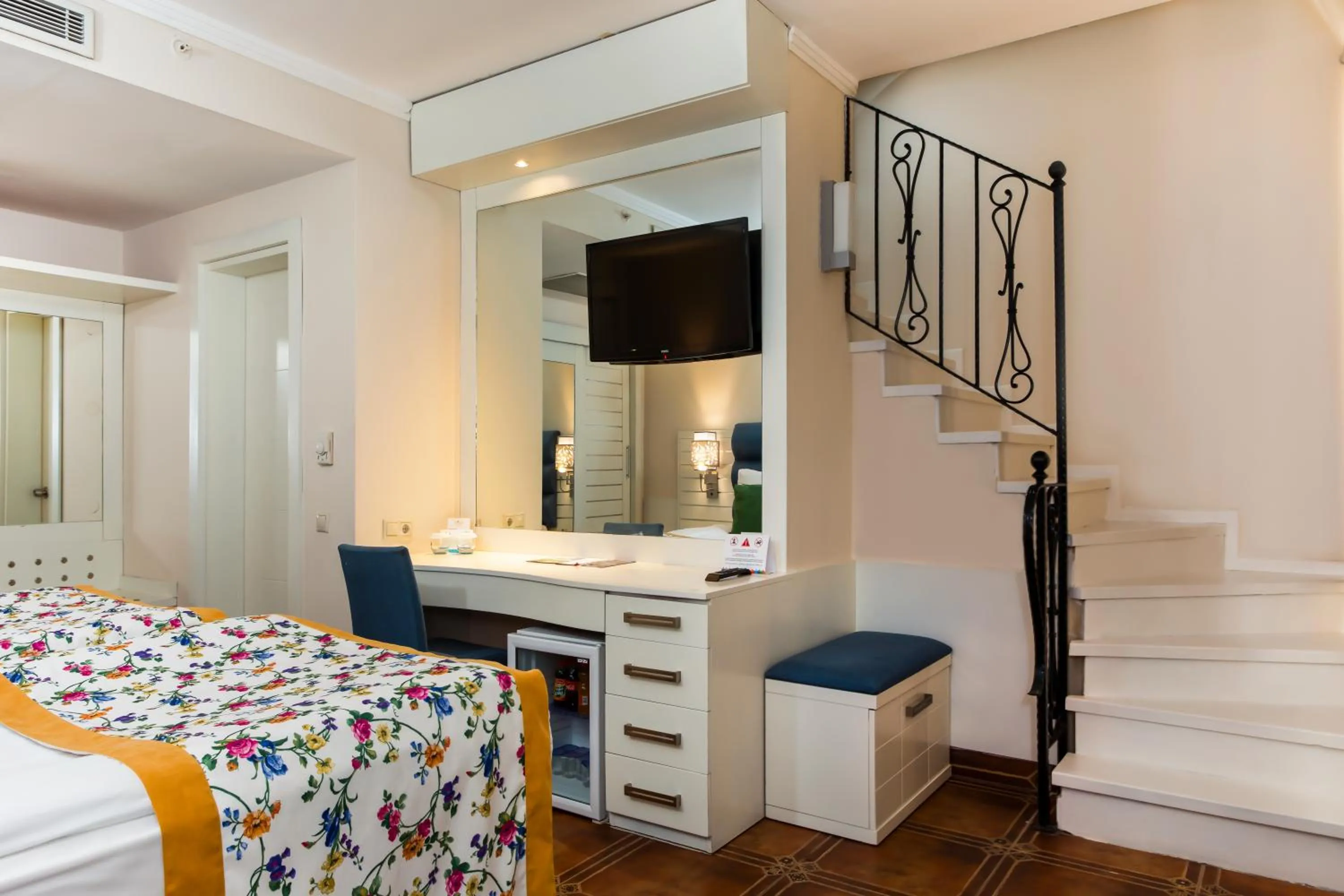 Bed in Orange County Kemer