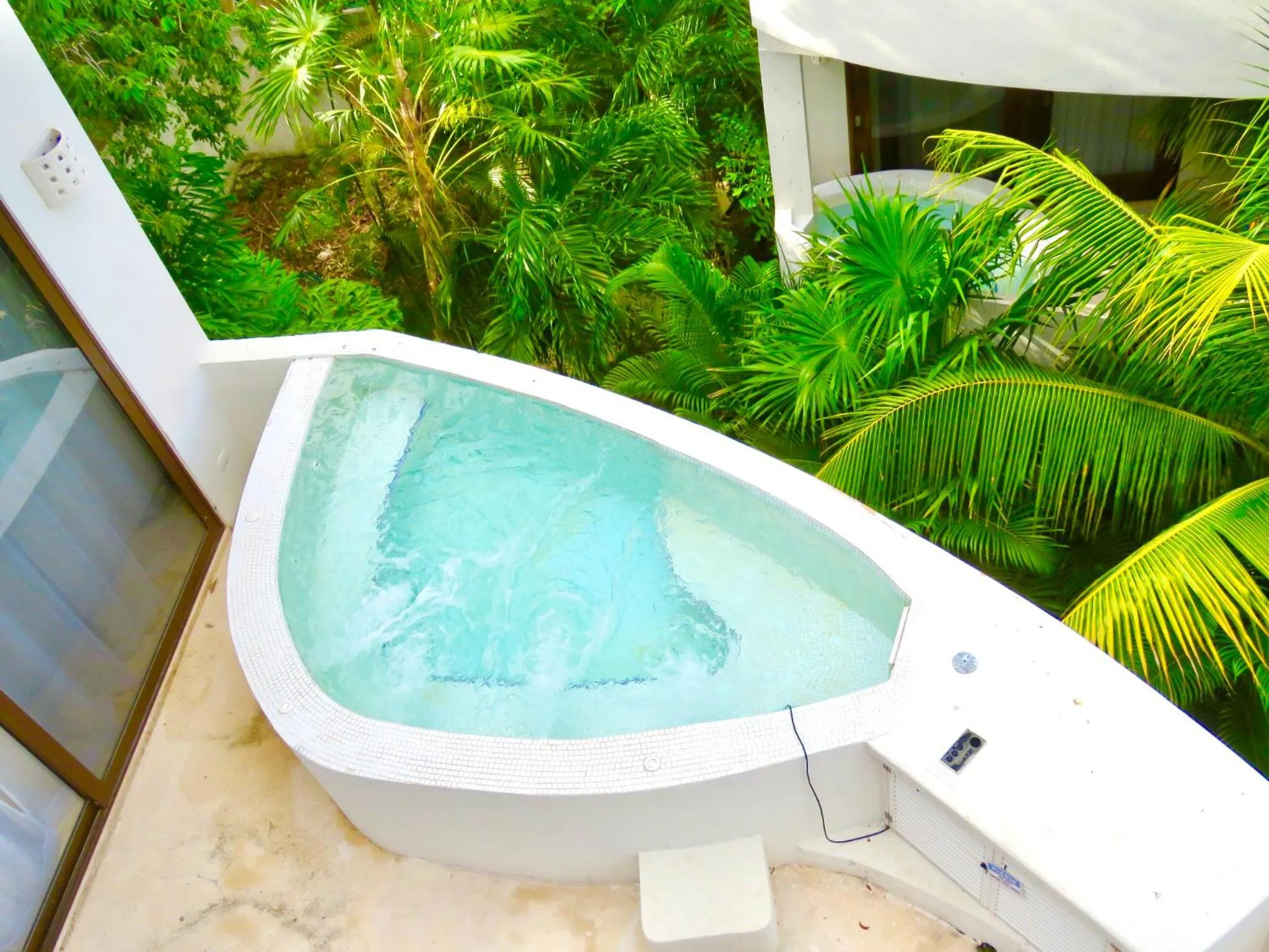 Amazing Luxury Penthouse with sunset,sunrise view, private Jacuzzi and rooftop pool