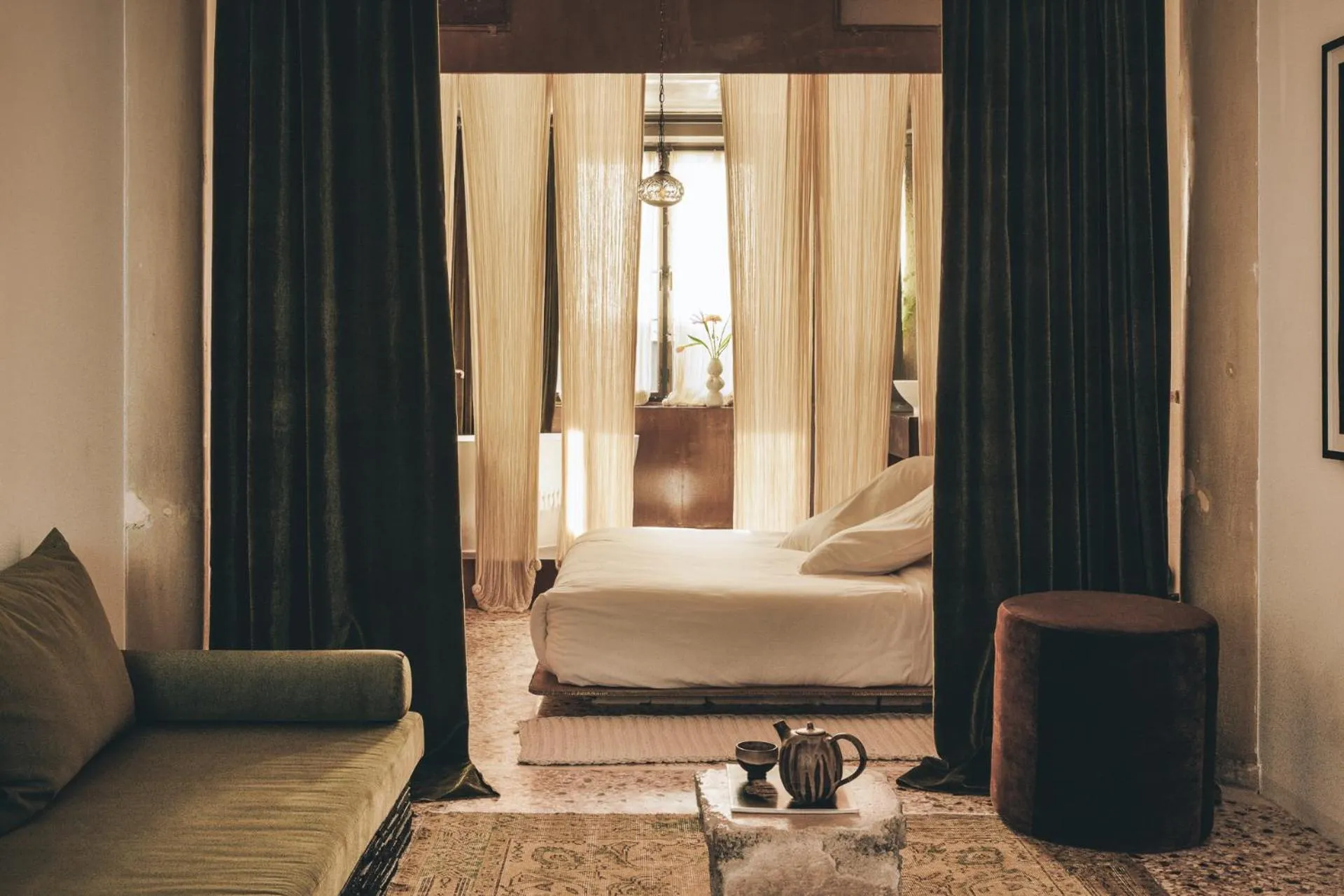 Living room, Bed in Mona Athens