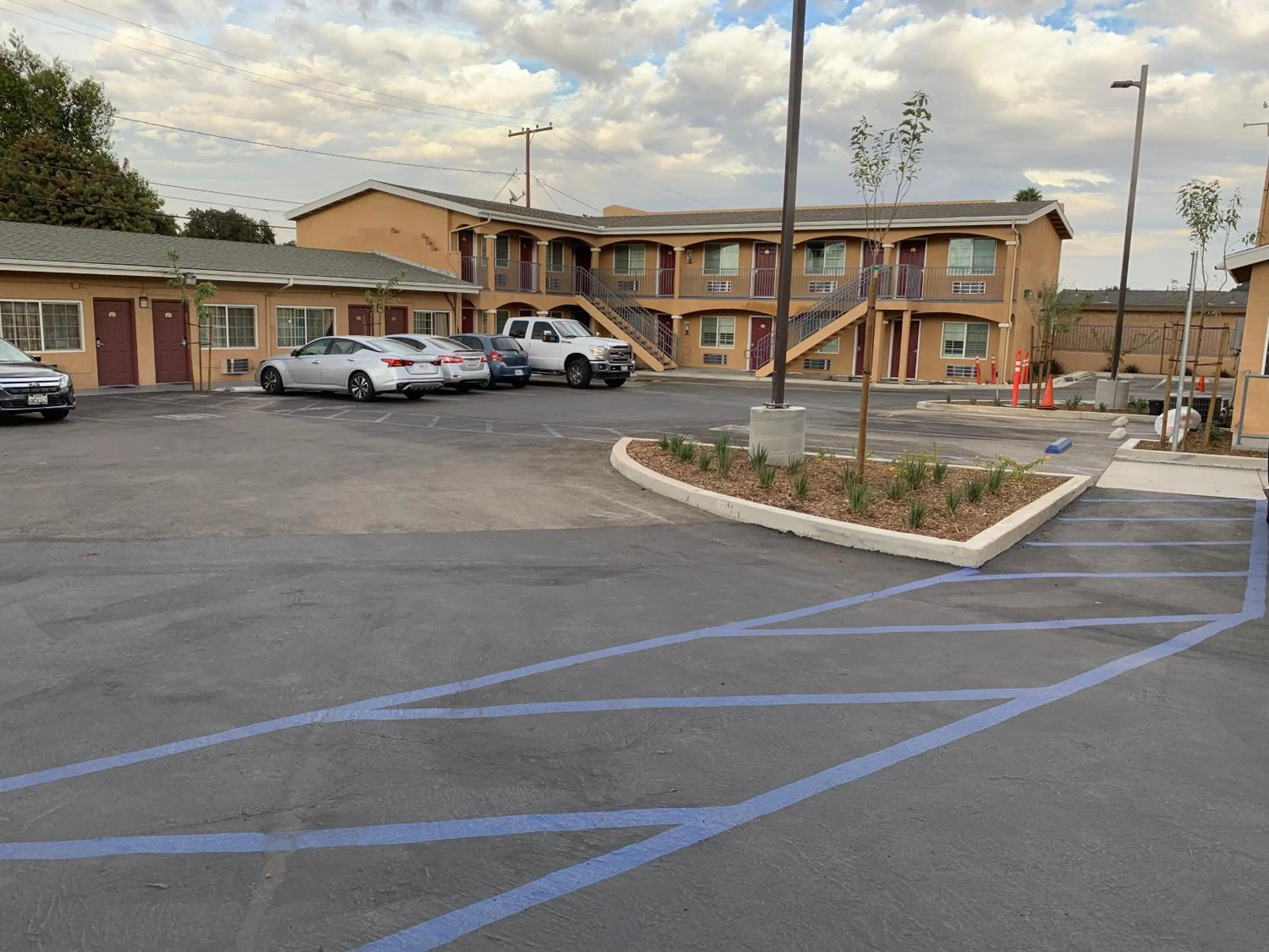 Property building in Desert Inn Motel