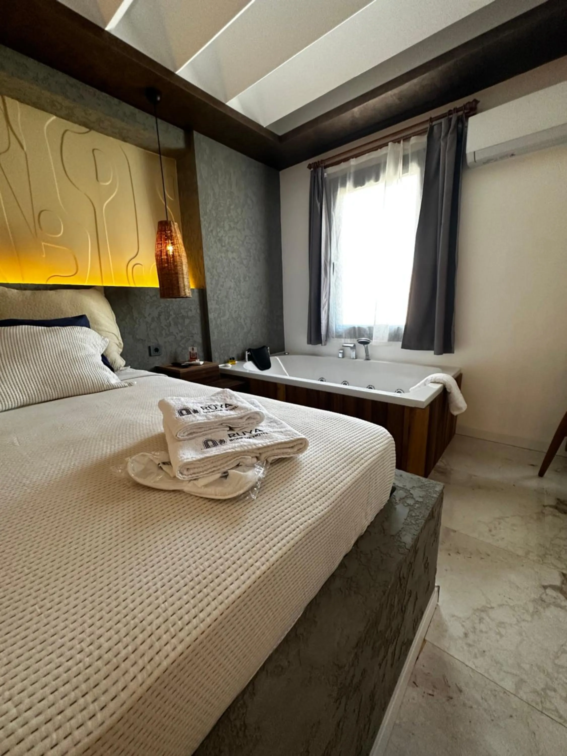 towels, Bed in RÜYA BOHEME HOTEL BODRUM