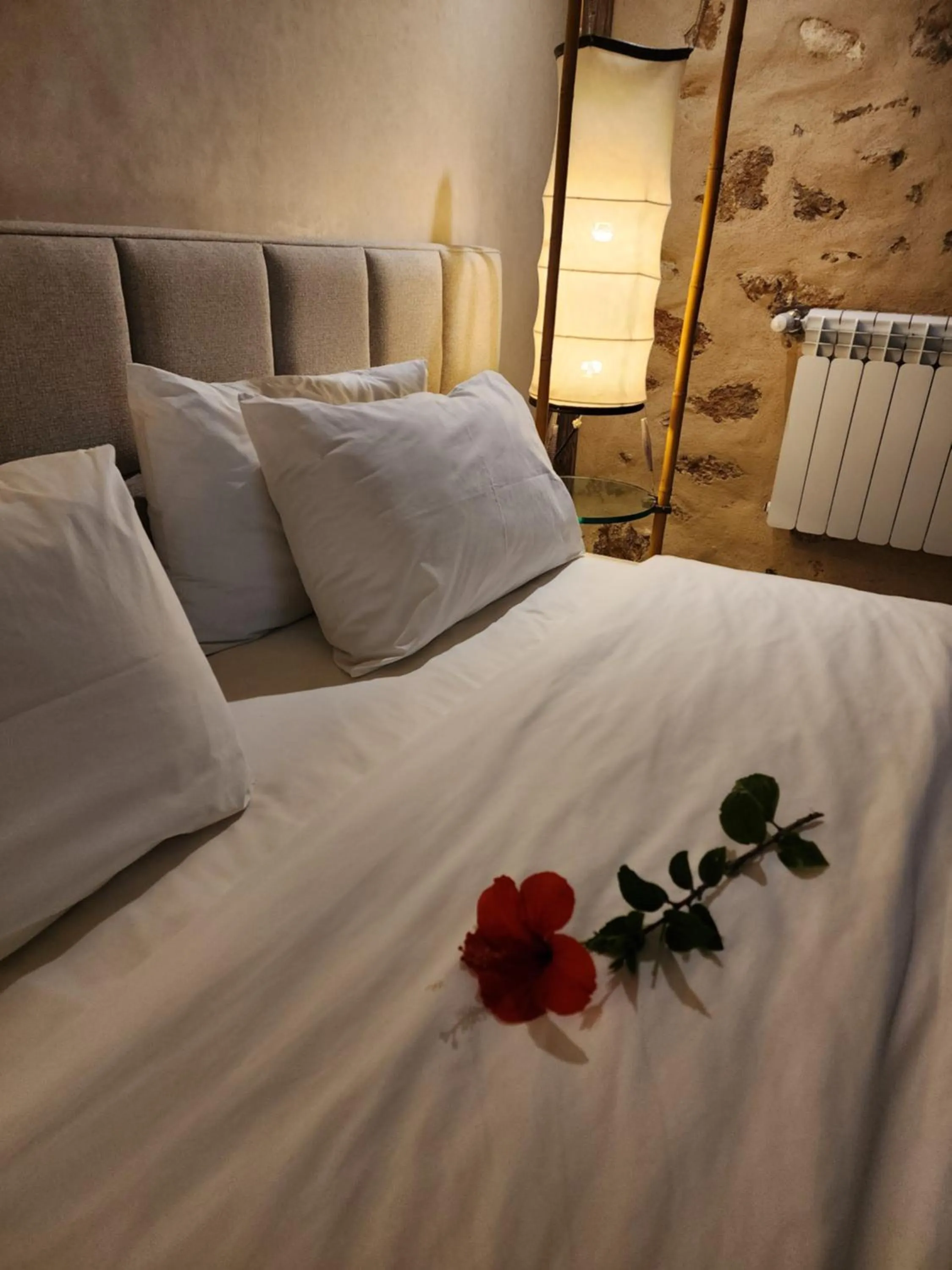 room service, Bed in La Villa Joubert