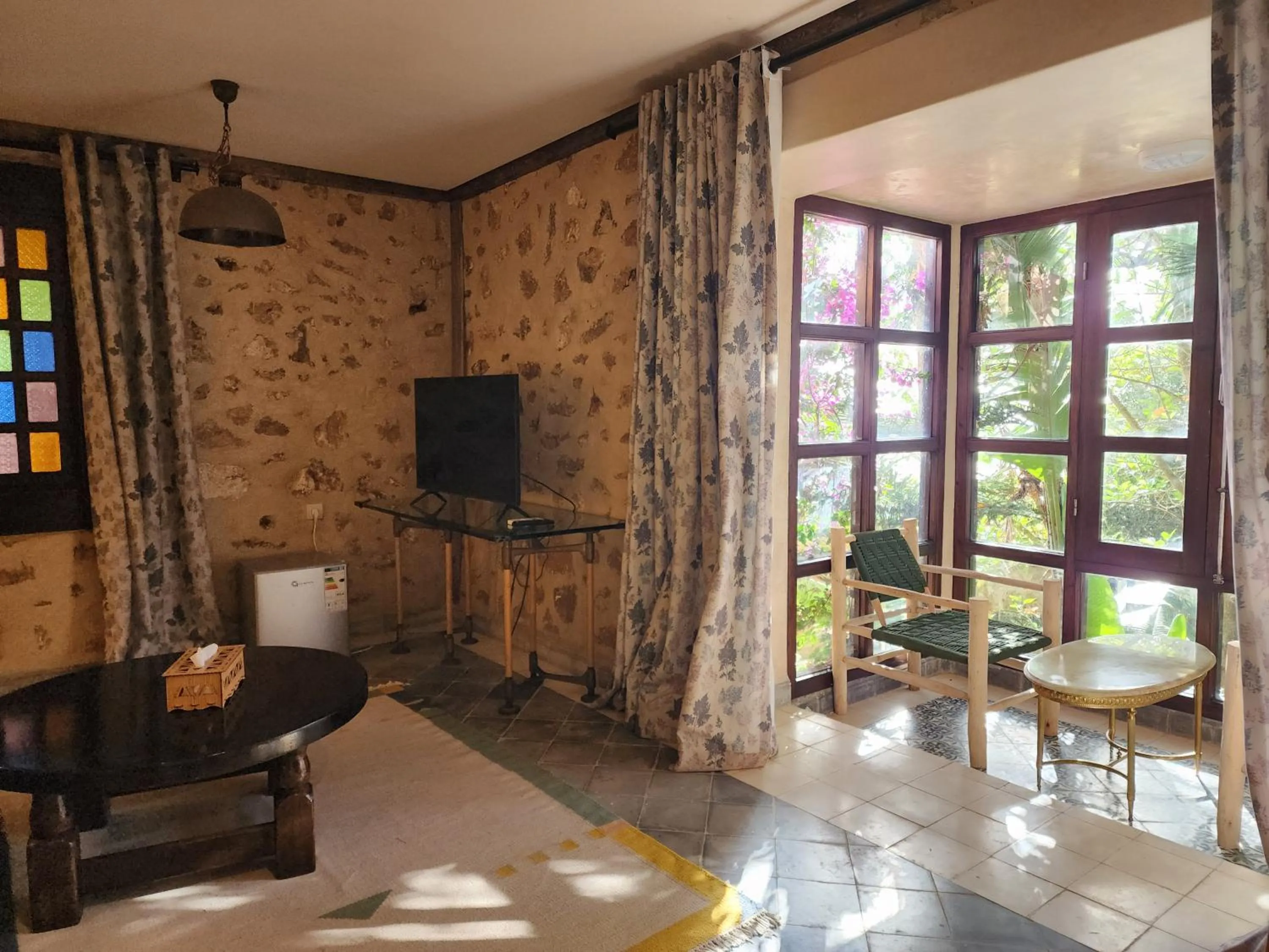 room service in La Villa Joubert