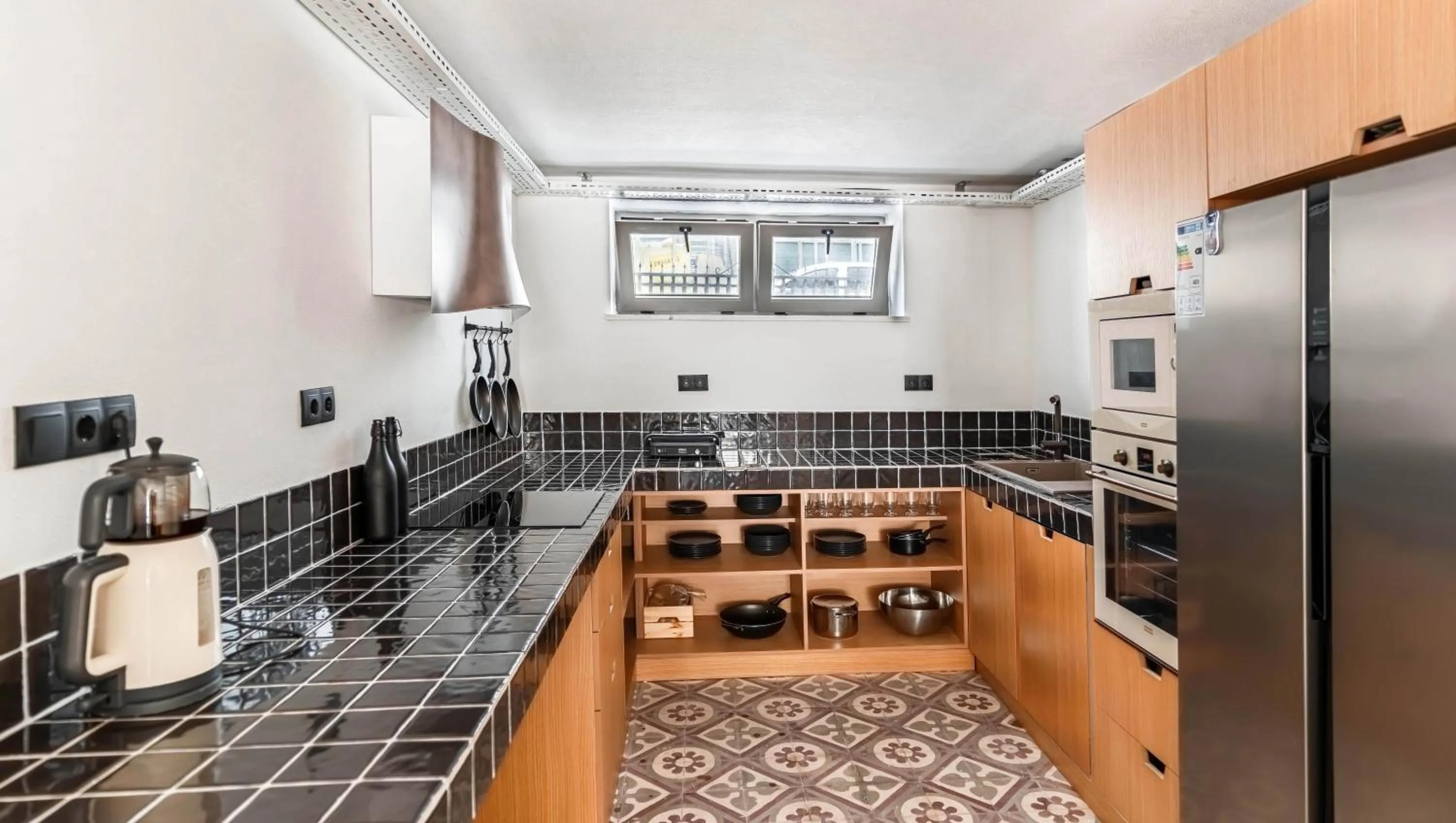 Communal kitchen in BE BOLD HOSTEL