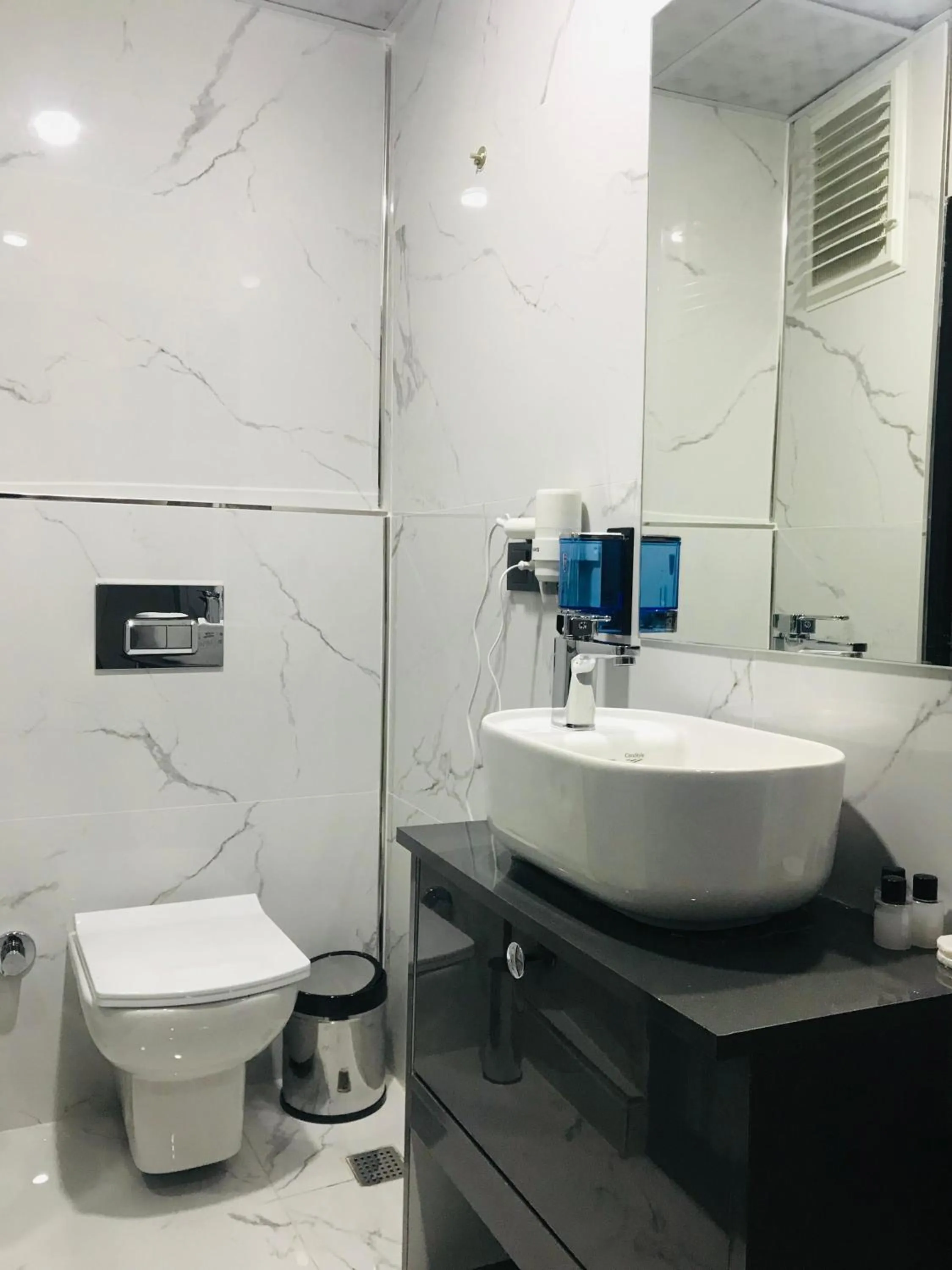 Toilet in Miss Royal Hotel & SPA