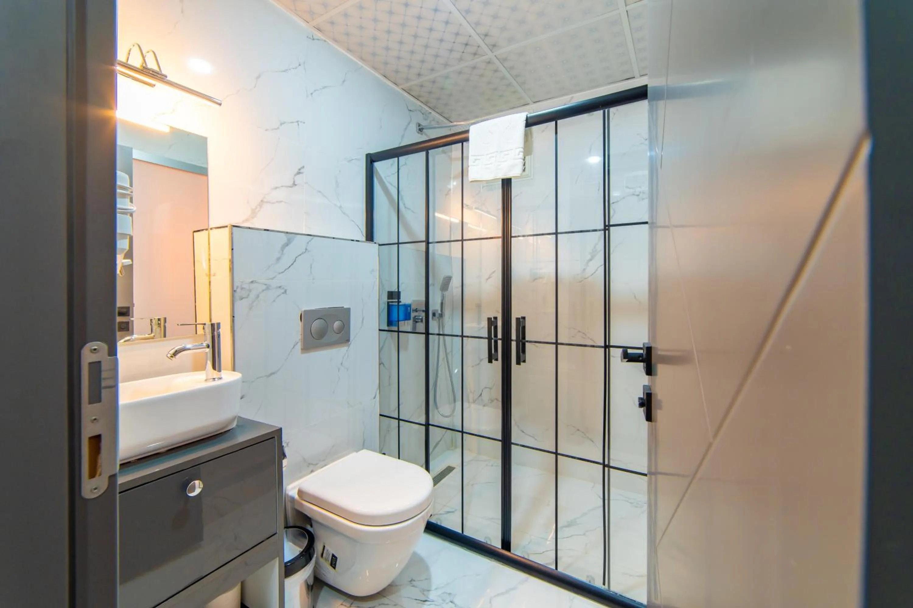 Shower in Miss Royal Hotel & SPA