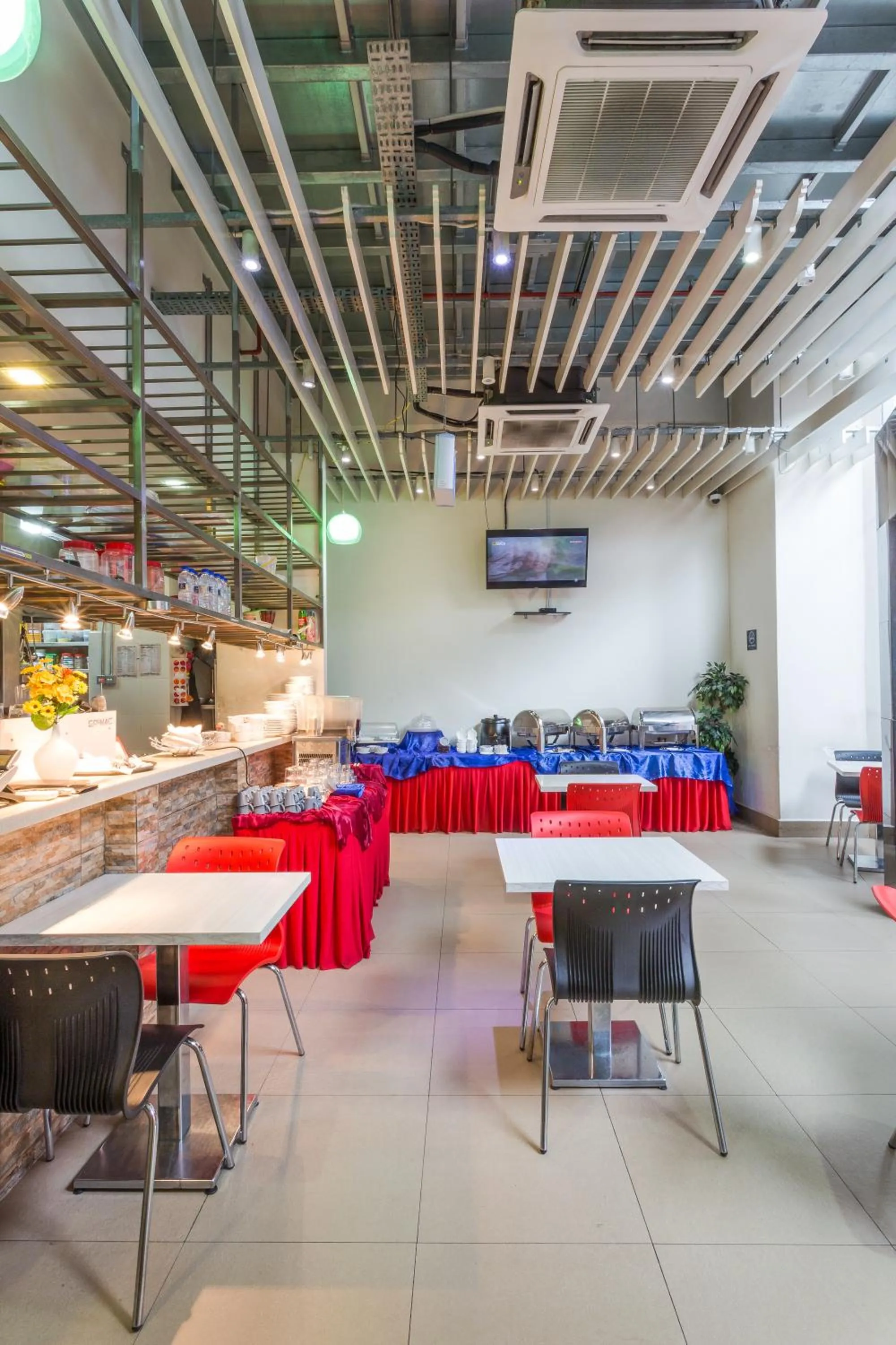 Restaurant/places to eat in Scott Hotel KL Sentral