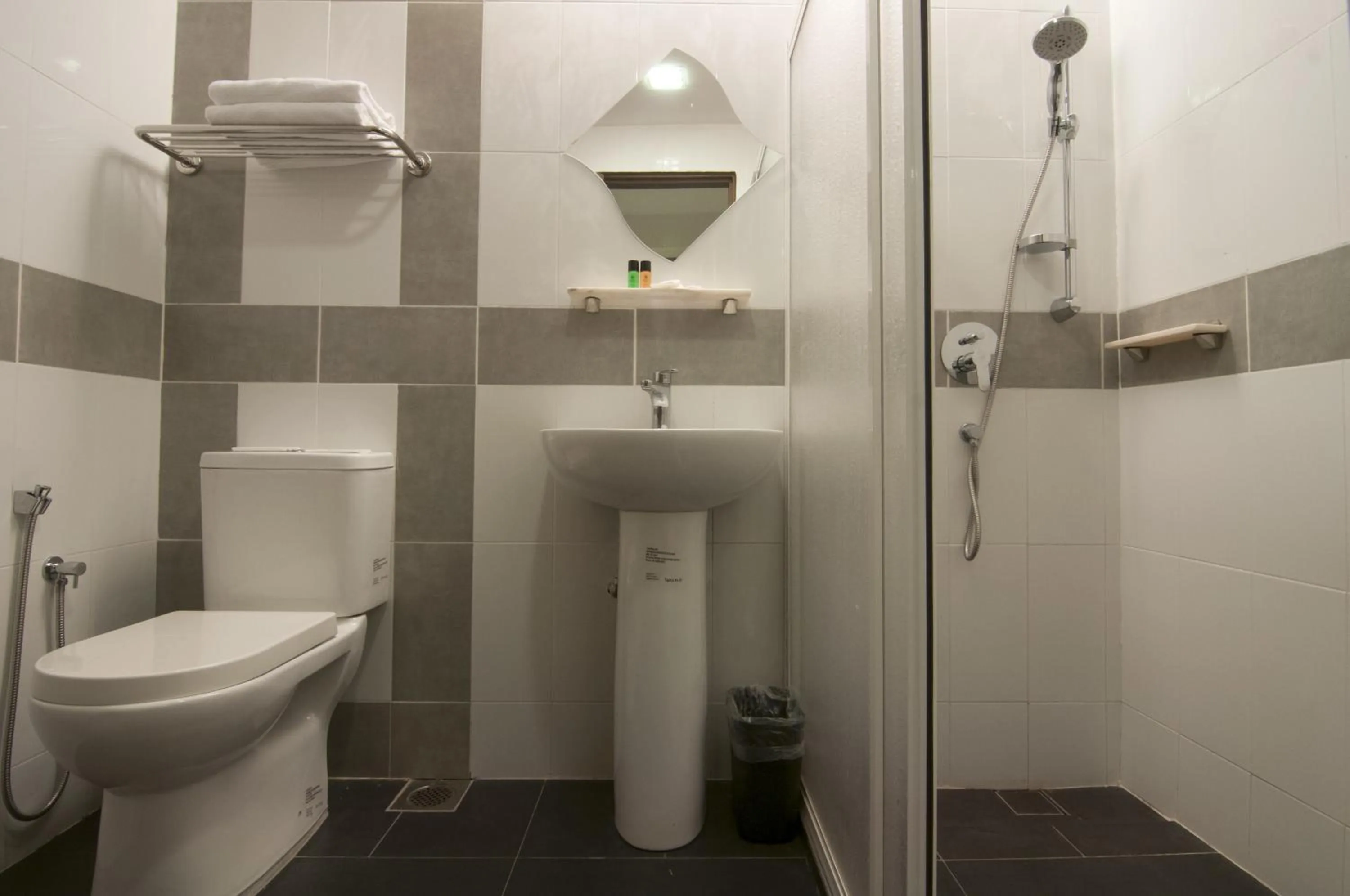 Shower in Scott Hotel KL Sentral