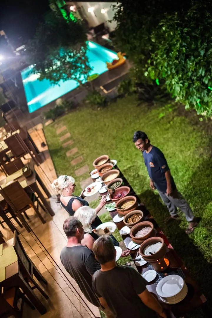 Restaurant/places to eat in Lion's Rest