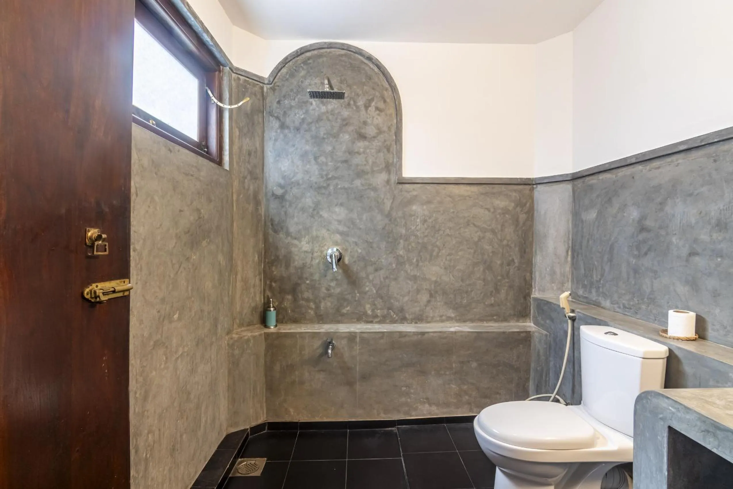 Shower in Lion's Rest