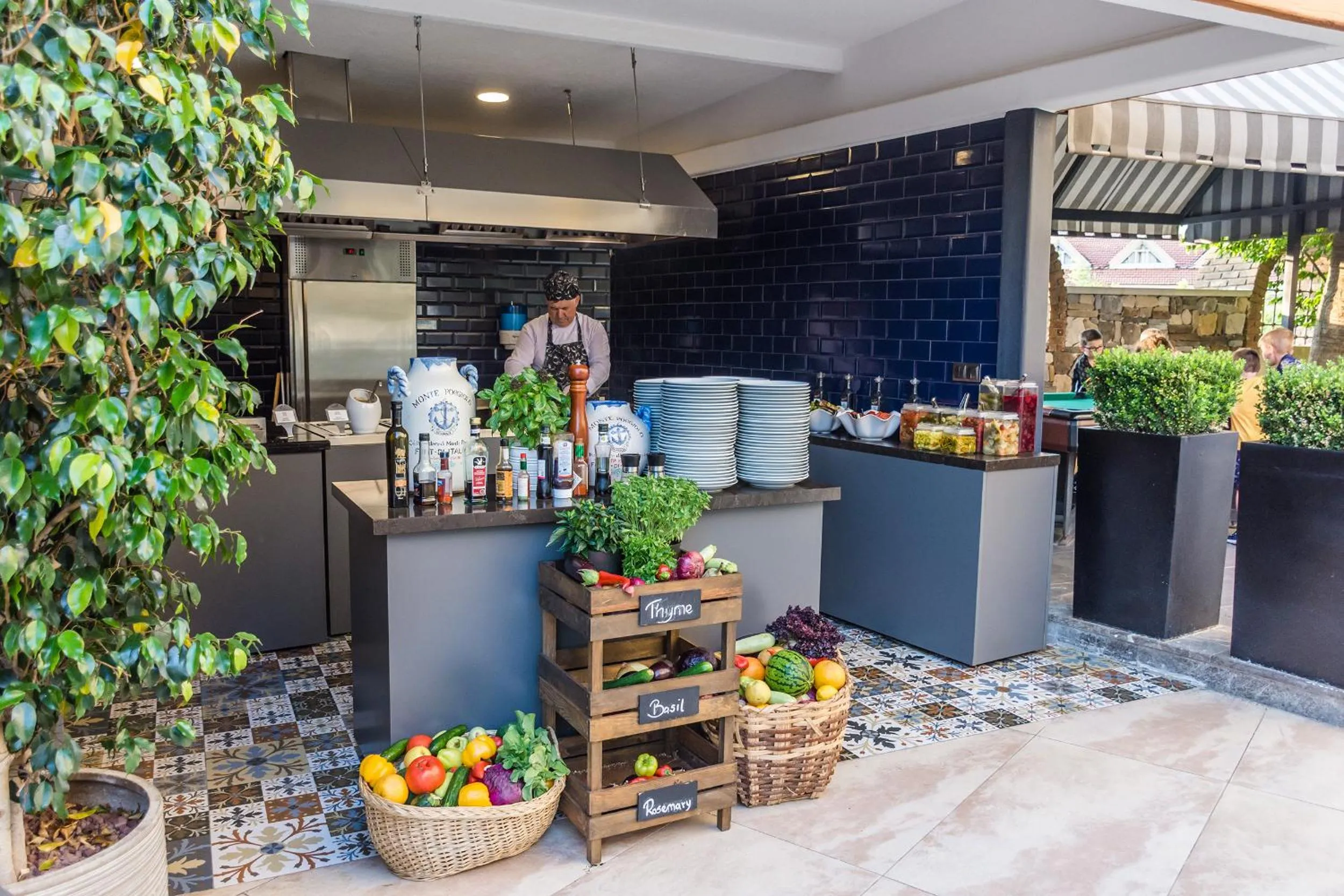 Restaurant/places to eat in Grand Cettia Hotel