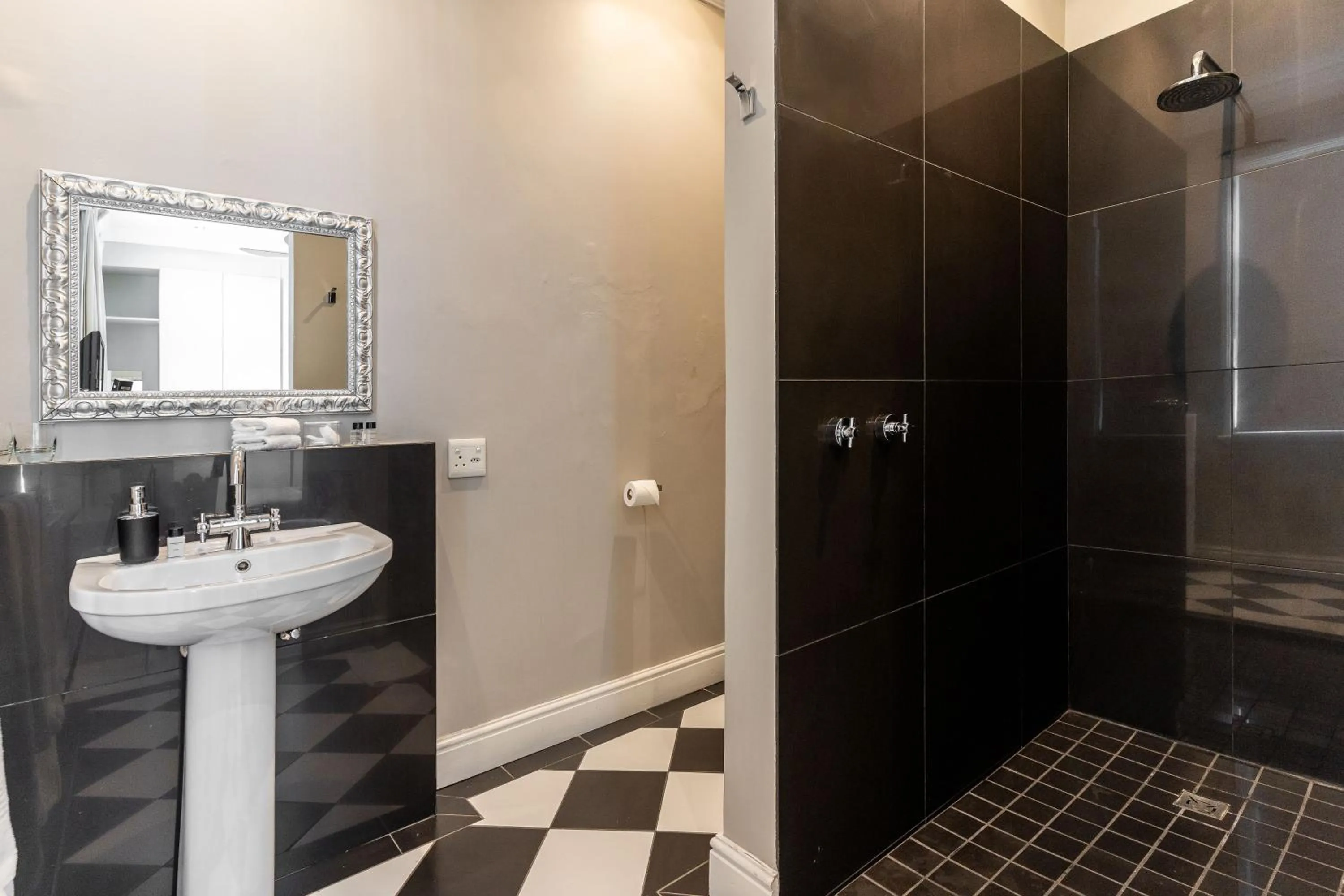 Shower in Long Street Boutique Hotel