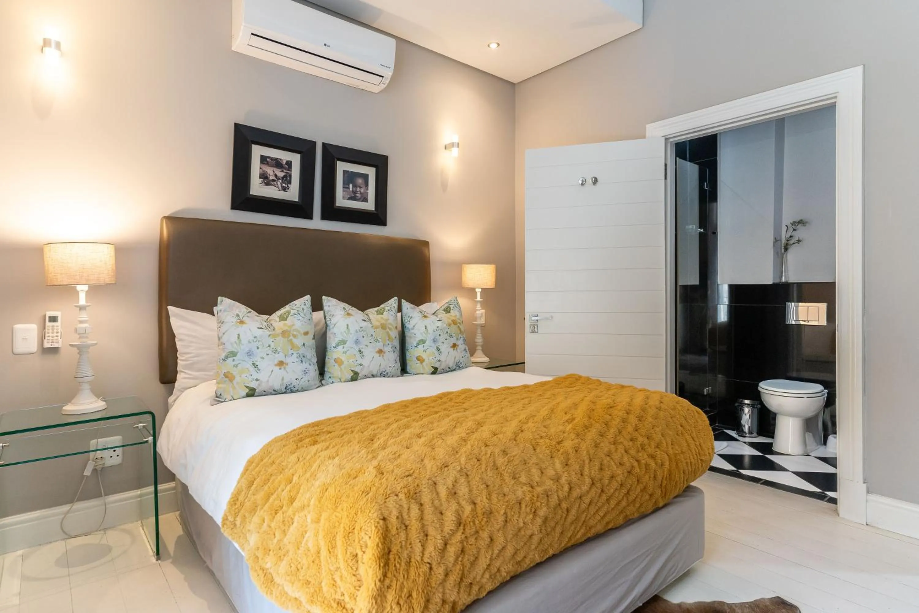 Toilet, Bed in Long Street Boutique Hotel