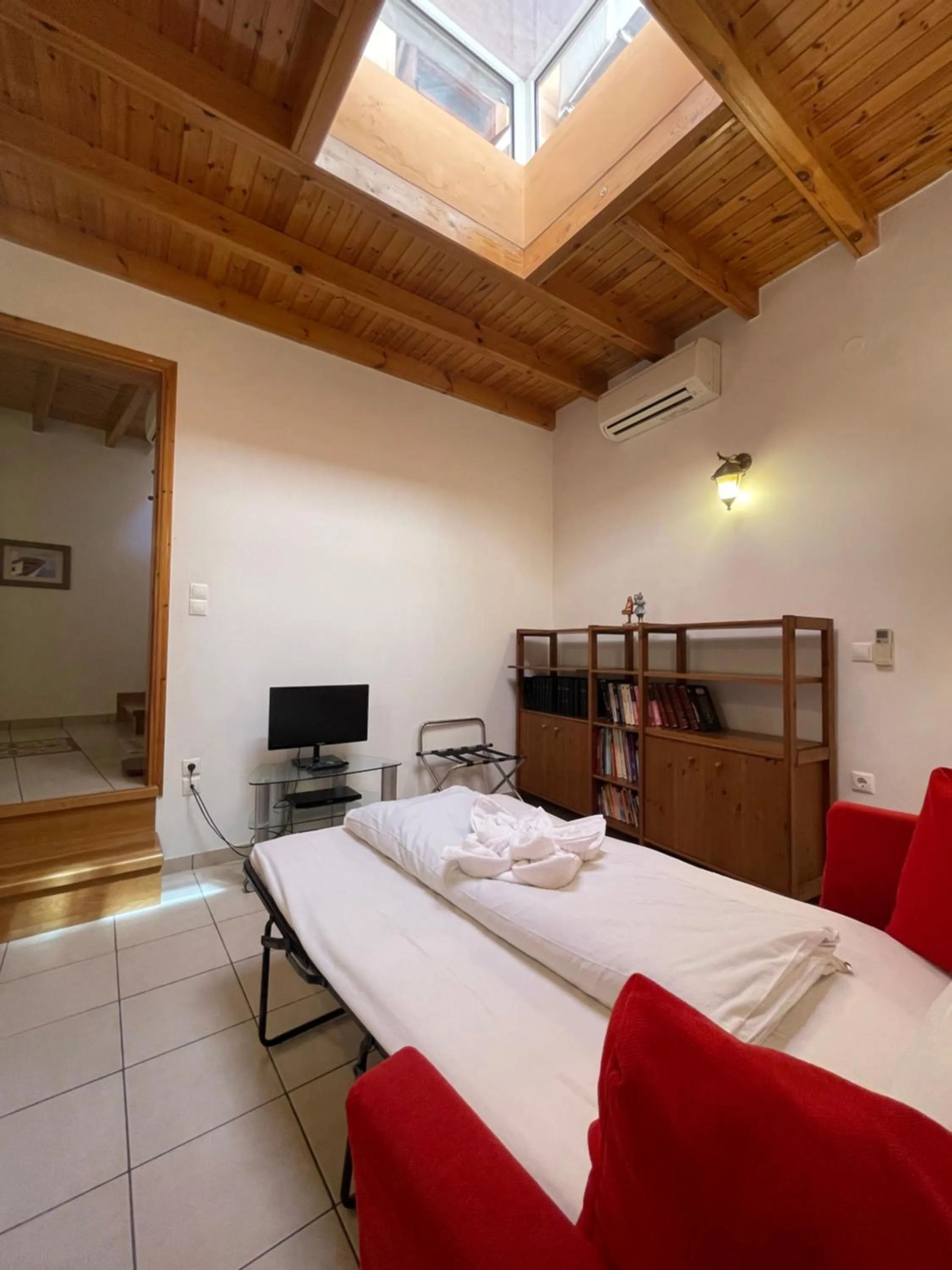 Communal lounge/ TV room, Bed in Odyssey House