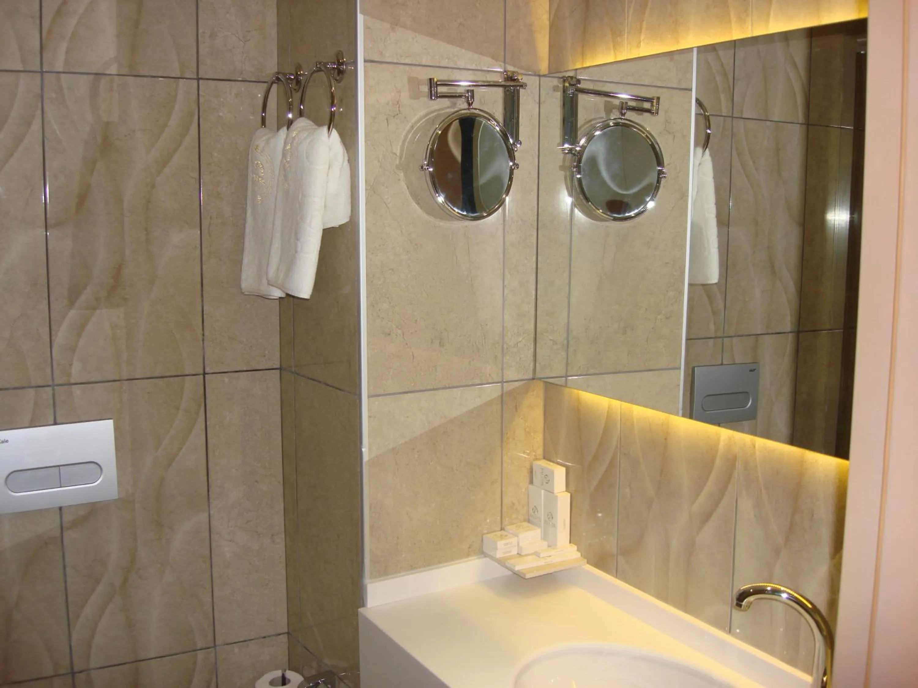 Bathroom in Bal Hotel