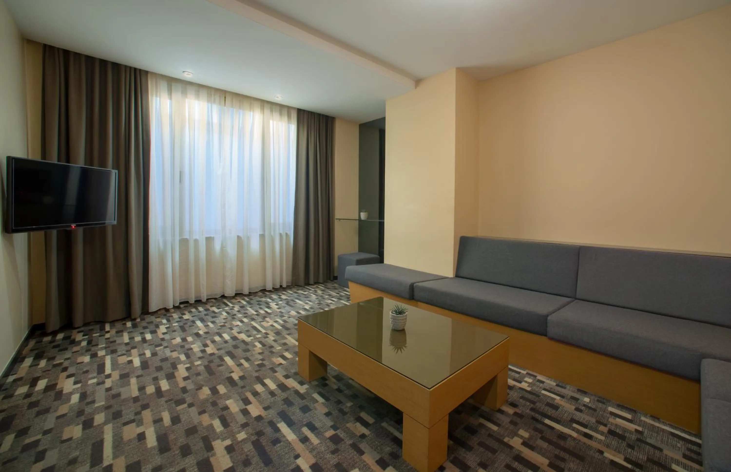 Nightclub / DJ in Tan Hotel - Special Category