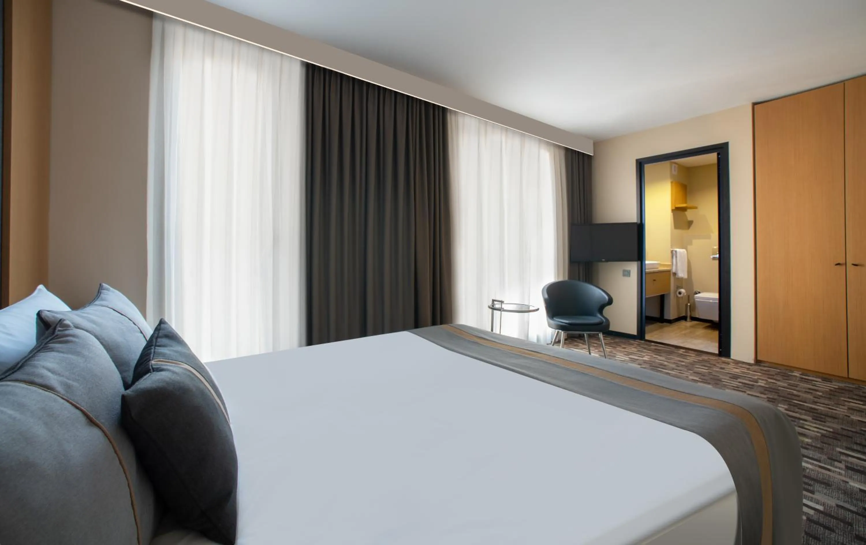 Photo of the whole room, Bed in Tan Hotel - Special Category