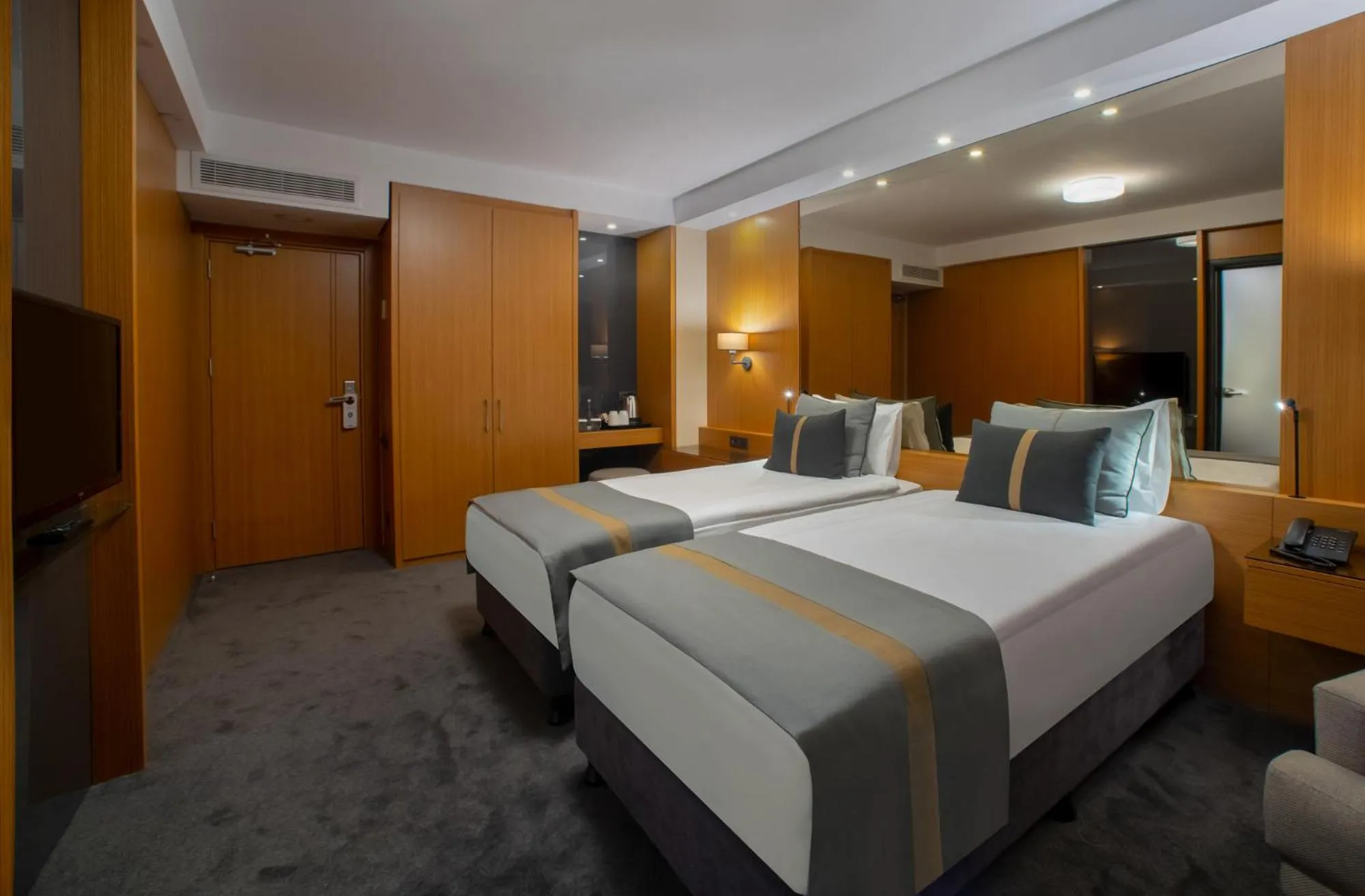 Photo of the whole room, Bed in Tan Hotel - Special Category