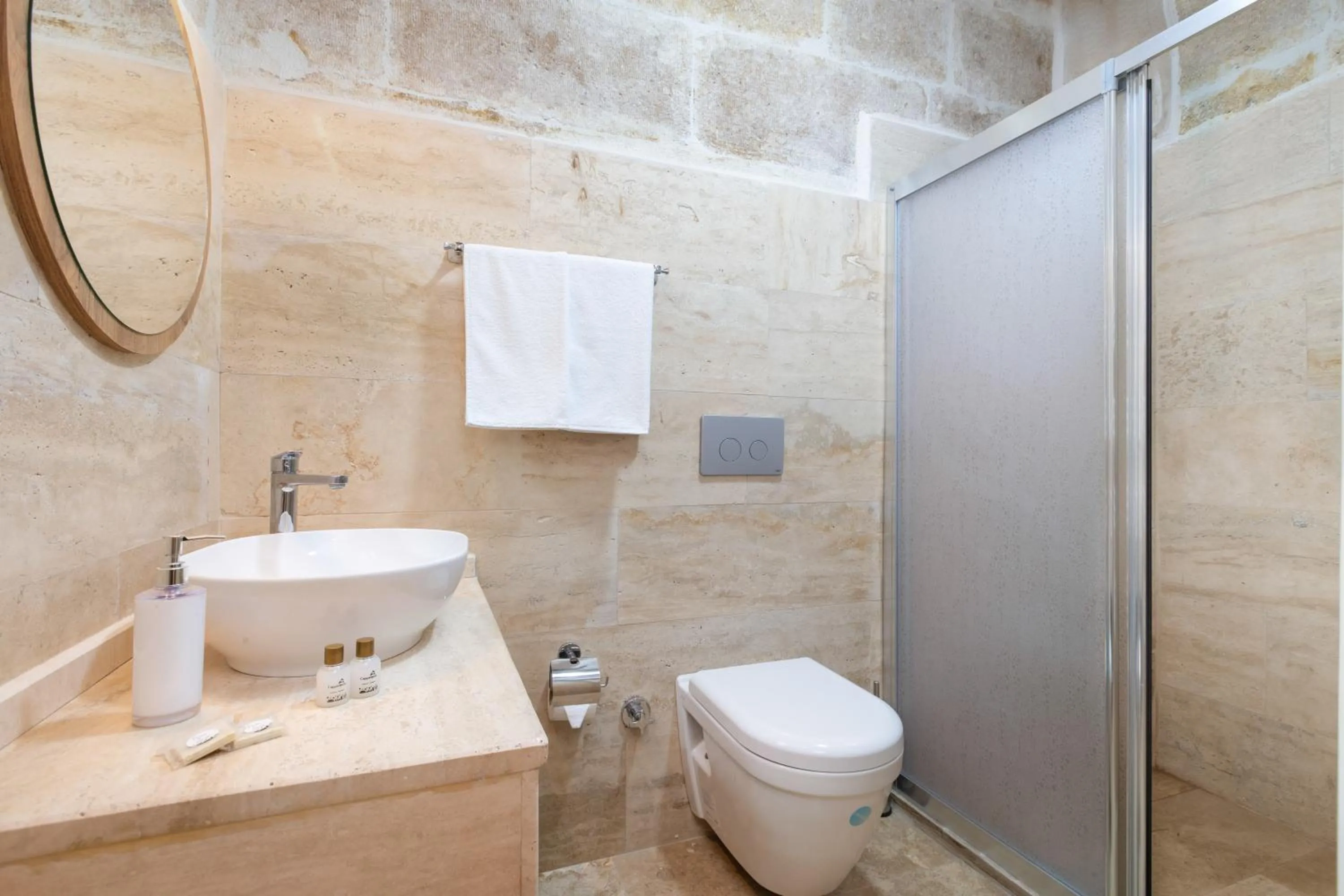 Shower in HacıAşık Konağı Butik Hotel