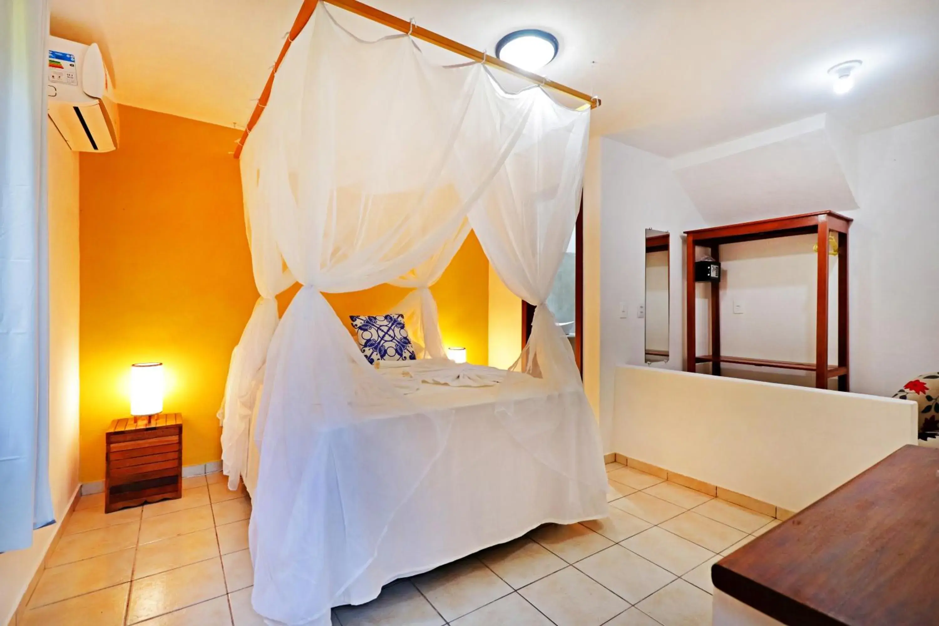 Suite with Balcony in Pousada Arraial Colonial, Localizada no Centrinho e de Fácil Acesso a Praia e a Rua Mucugê Suite with Balcony in Pousada Arraial Colonial, Localizada no Centrinho e de Fácil Acesso a Praia e a Rua Mucugê