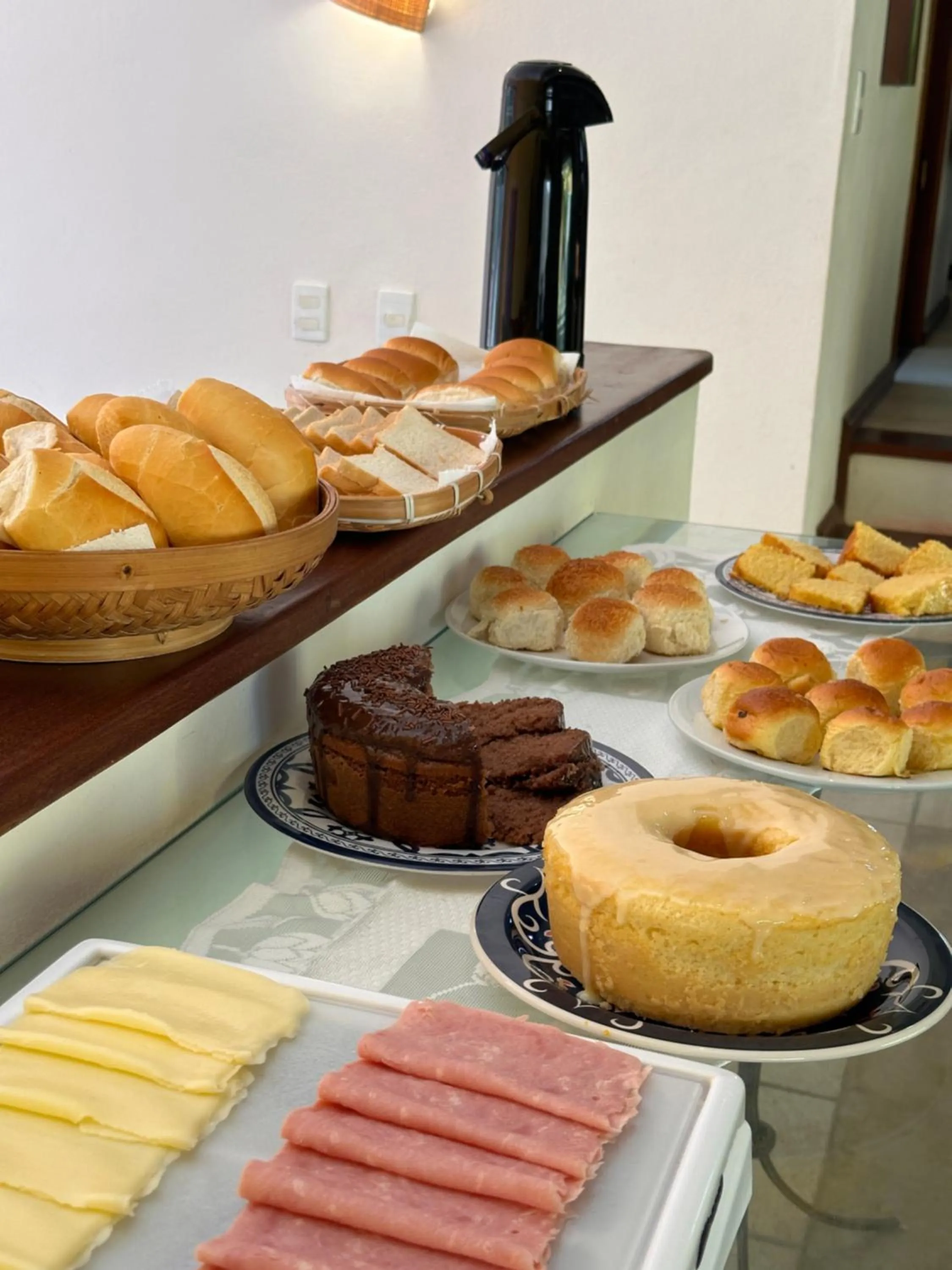 Breakfast in Pousada Arraial Colonial, Localizada no Centrinho e de Fácil Acesso a Praia e a Rua Mucugê