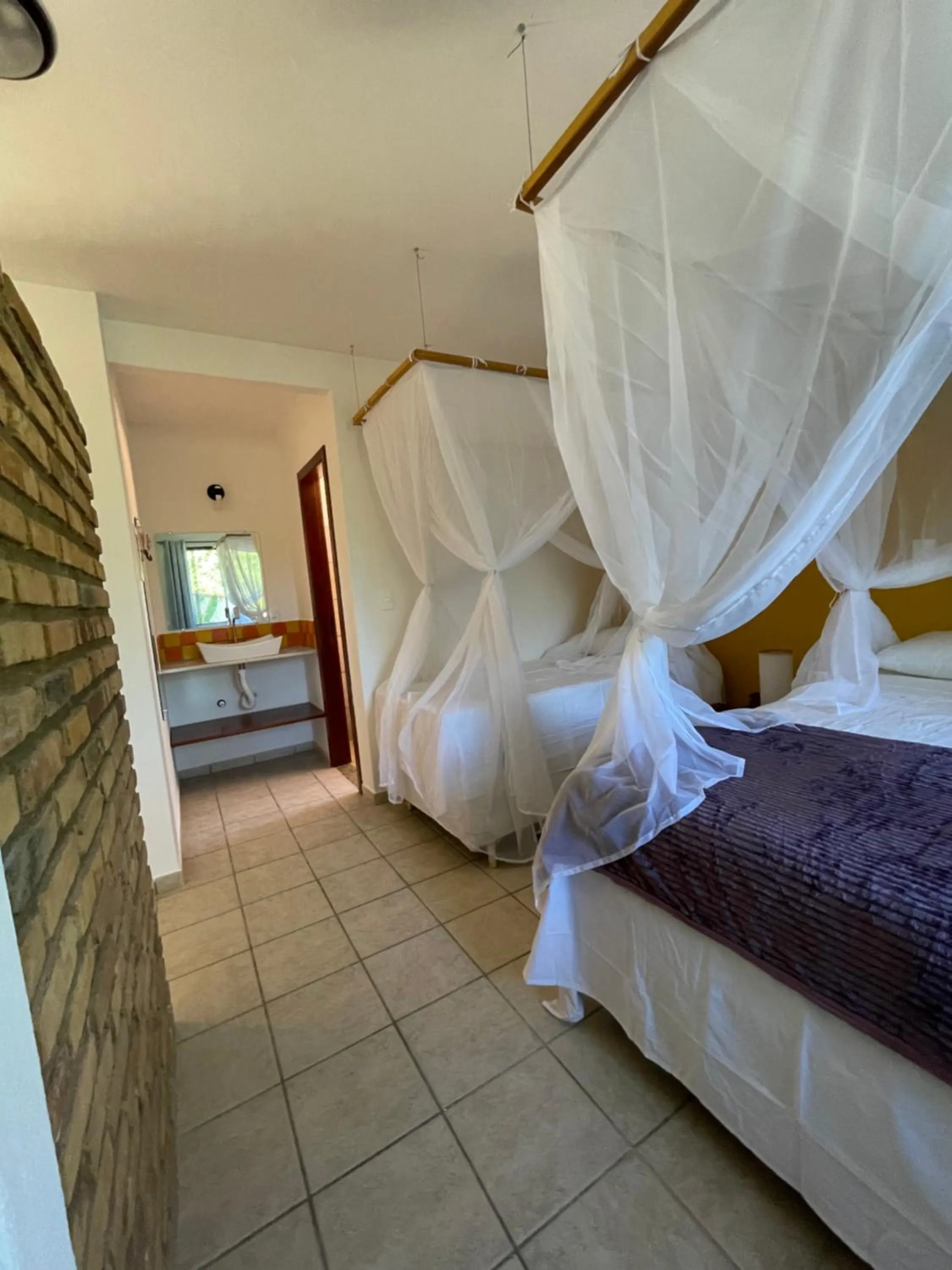 Bed in Pousada Arraial Colonial, Localizada no Centrinho e de Fácil Acesso a Praia e a Rua Mucugê