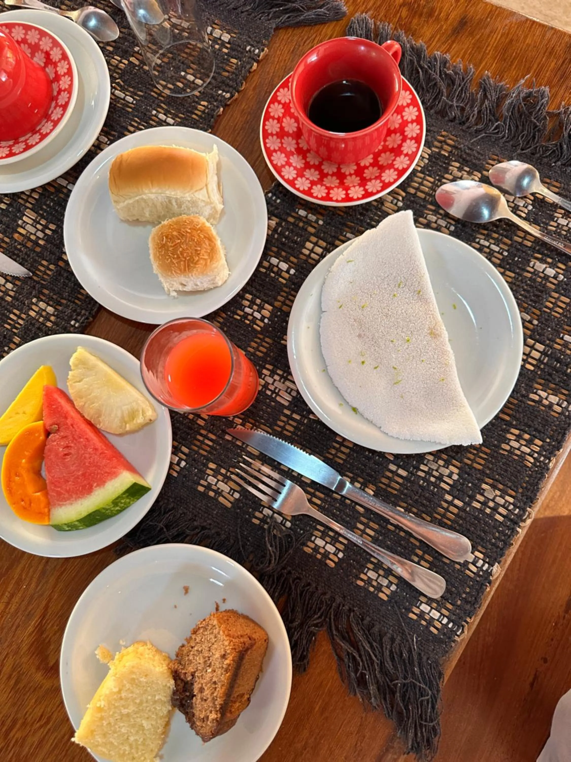 Breakfast in Pousada Arraial Colonial, Localizada no Centrinho e de Fácil Acesso a Praia e a Rua Mucugê
