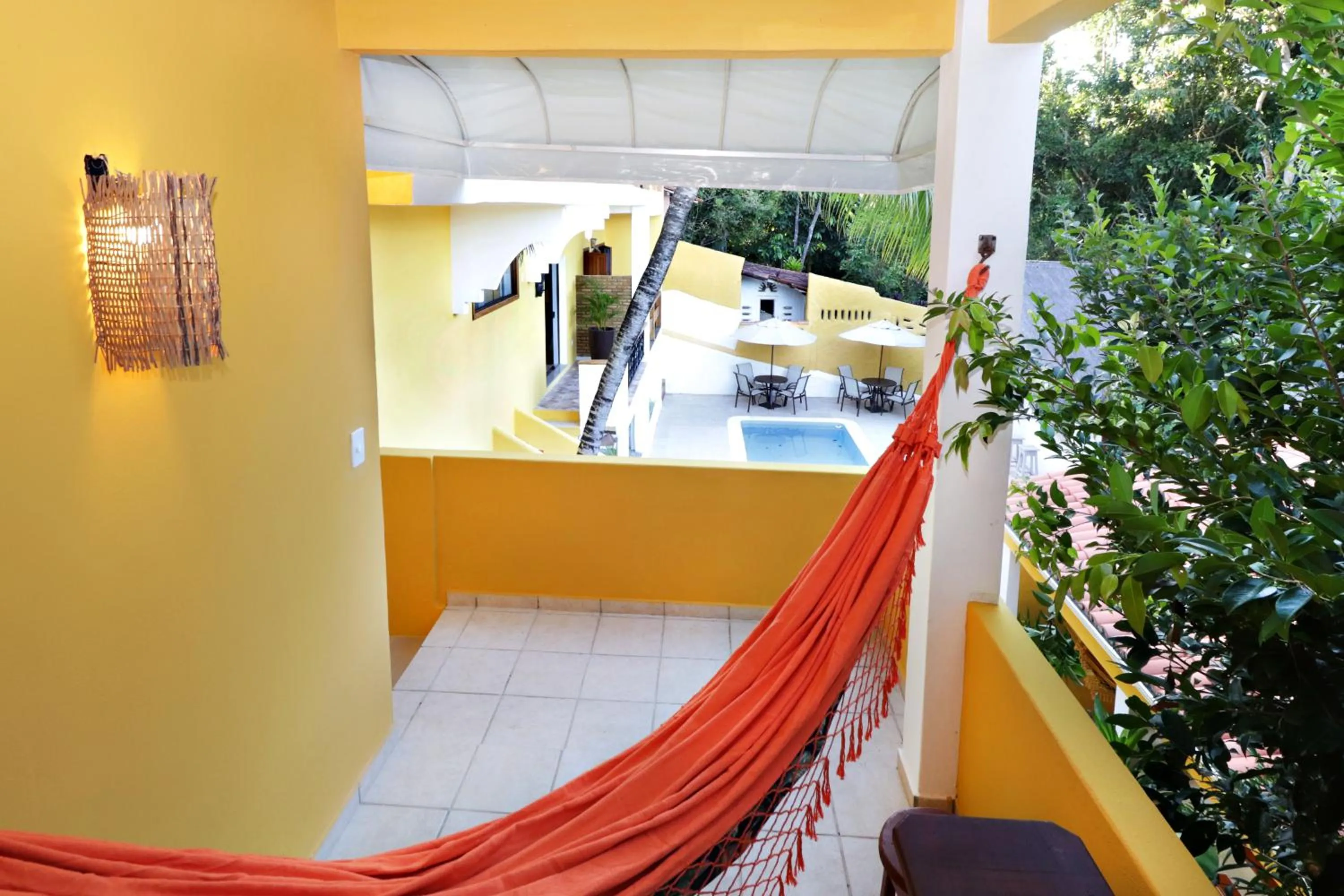 Balcony/Terrace in Pousada Arraial Colonial, Localizada no Centrinho e de Fácil Acesso a Praia e a Rua Mucugê