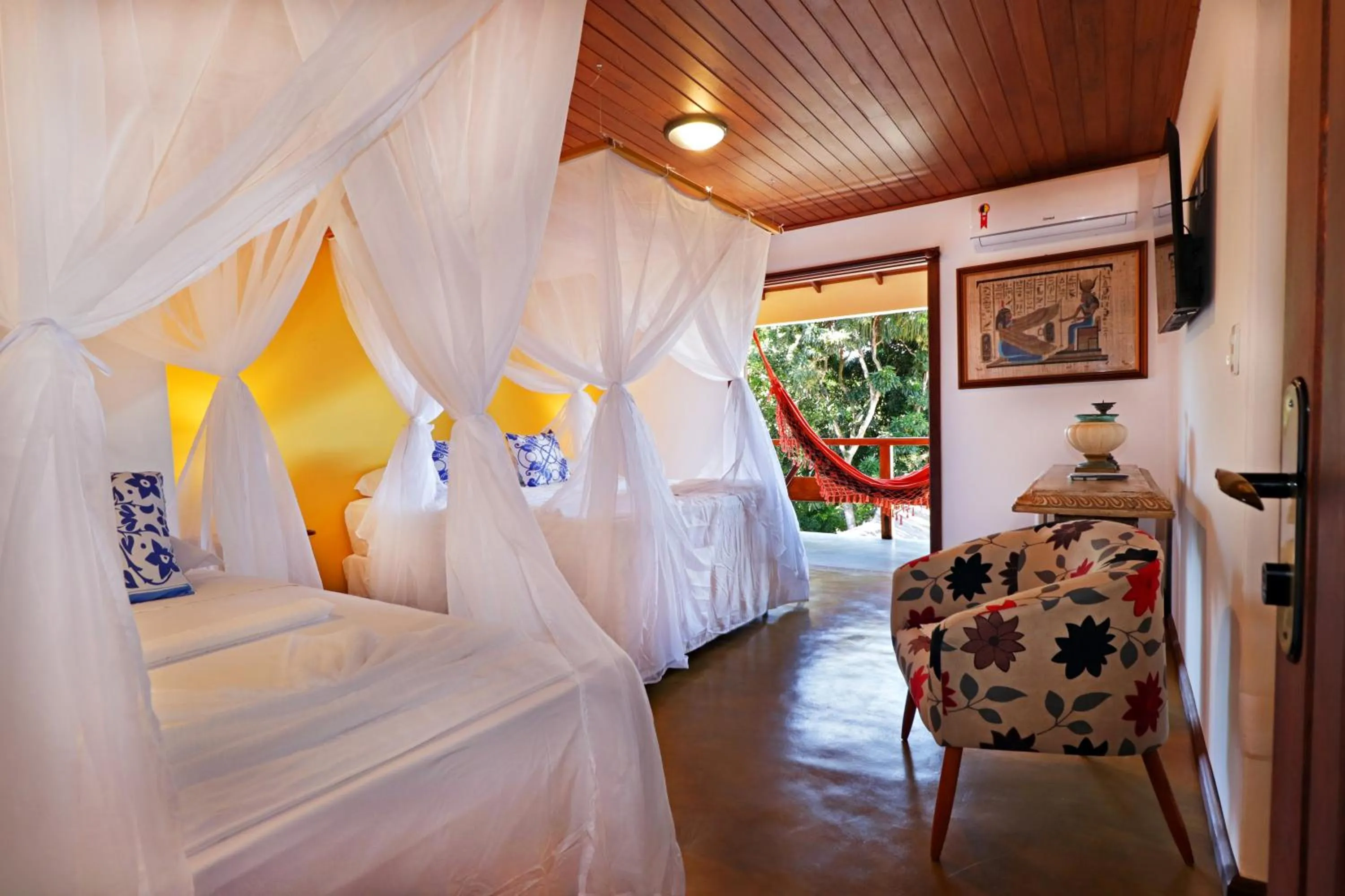 Bed in Pousada Arraial Colonial, Localizada no Centrinho e de Fácil Acesso a Praia e a Rua Mucugê