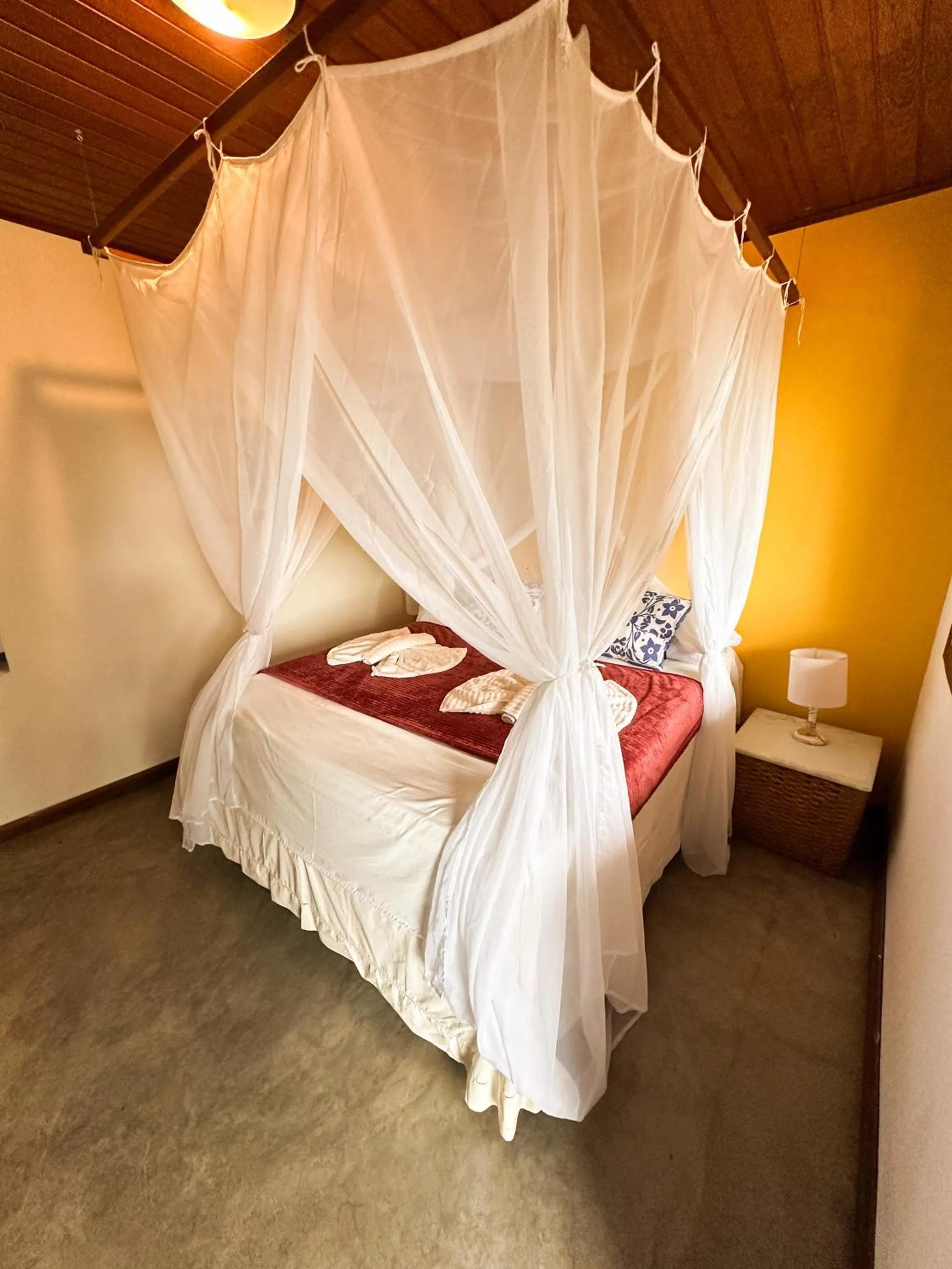 Bedroom, Bed in Pousada Arraial Colonial, Localizada no Centrinho e de Fácil Acesso a Praia e a Rua Mucugê