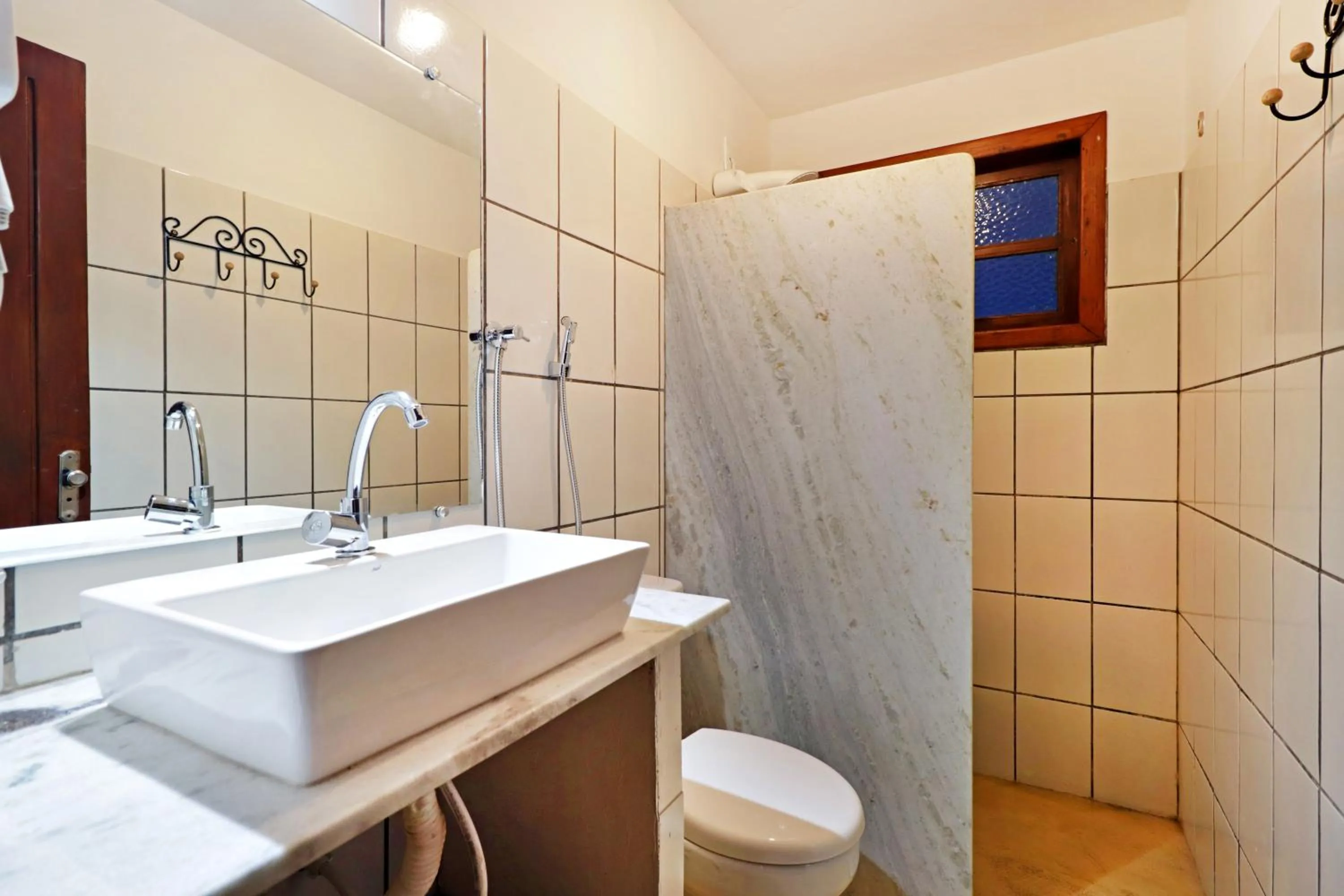 Shower in Pousada Arraial Colonial, Localizada no Centrinho e de Fácil Acesso a Praia e a Rua Mucugê