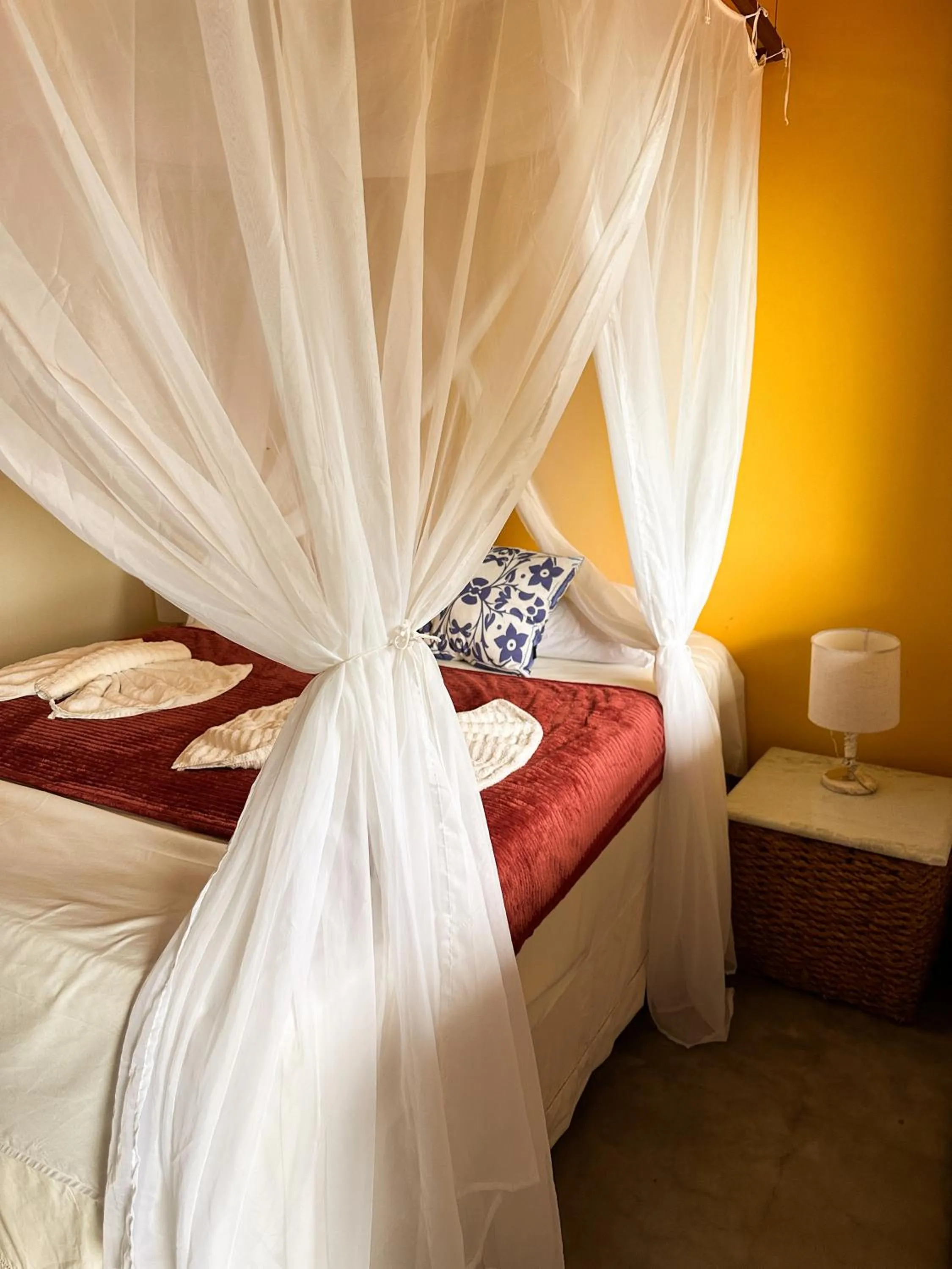 Bedroom, Bed in Pousada Arraial Colonial, Localizada no Centrinho e de Fácil Acesso a Praia e a Rua Mucugê