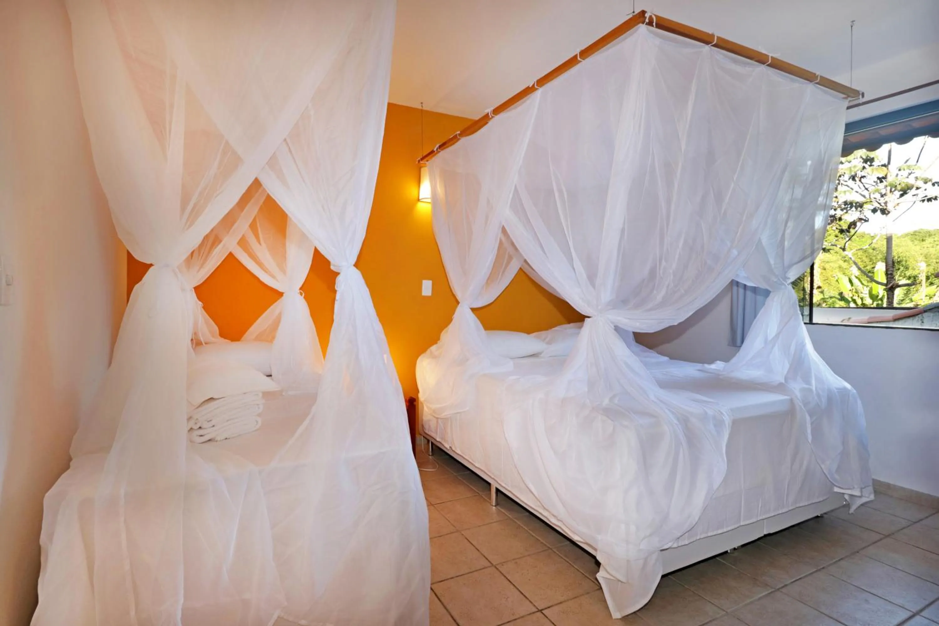 Bed in Pousada Arraial Colonial, Localizada no Centrinho e de Fácil Acesso a Praia e a Rua Mucugê