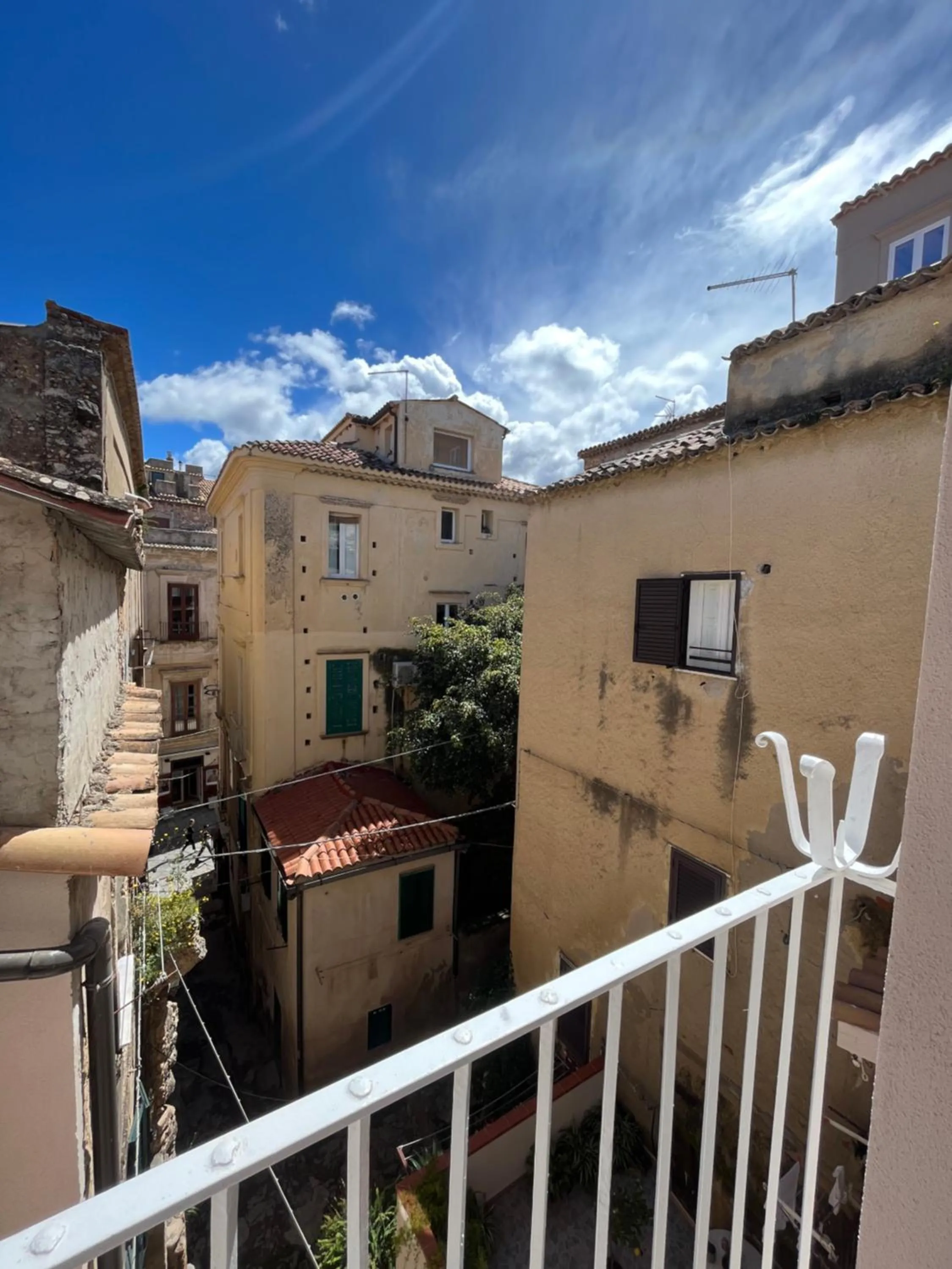 Property building in De LoCa Rooms