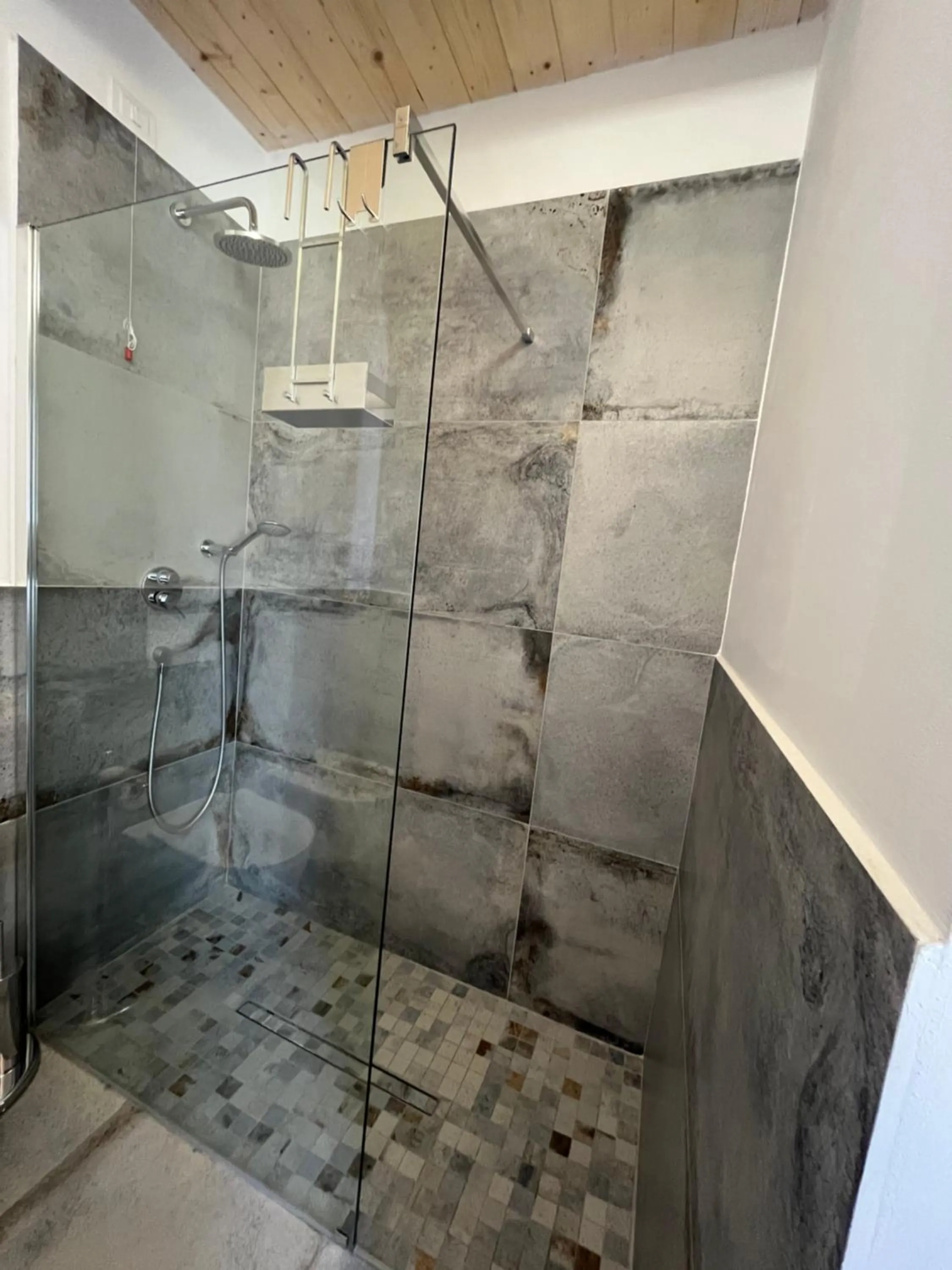 Shower in De LoCa Rooms