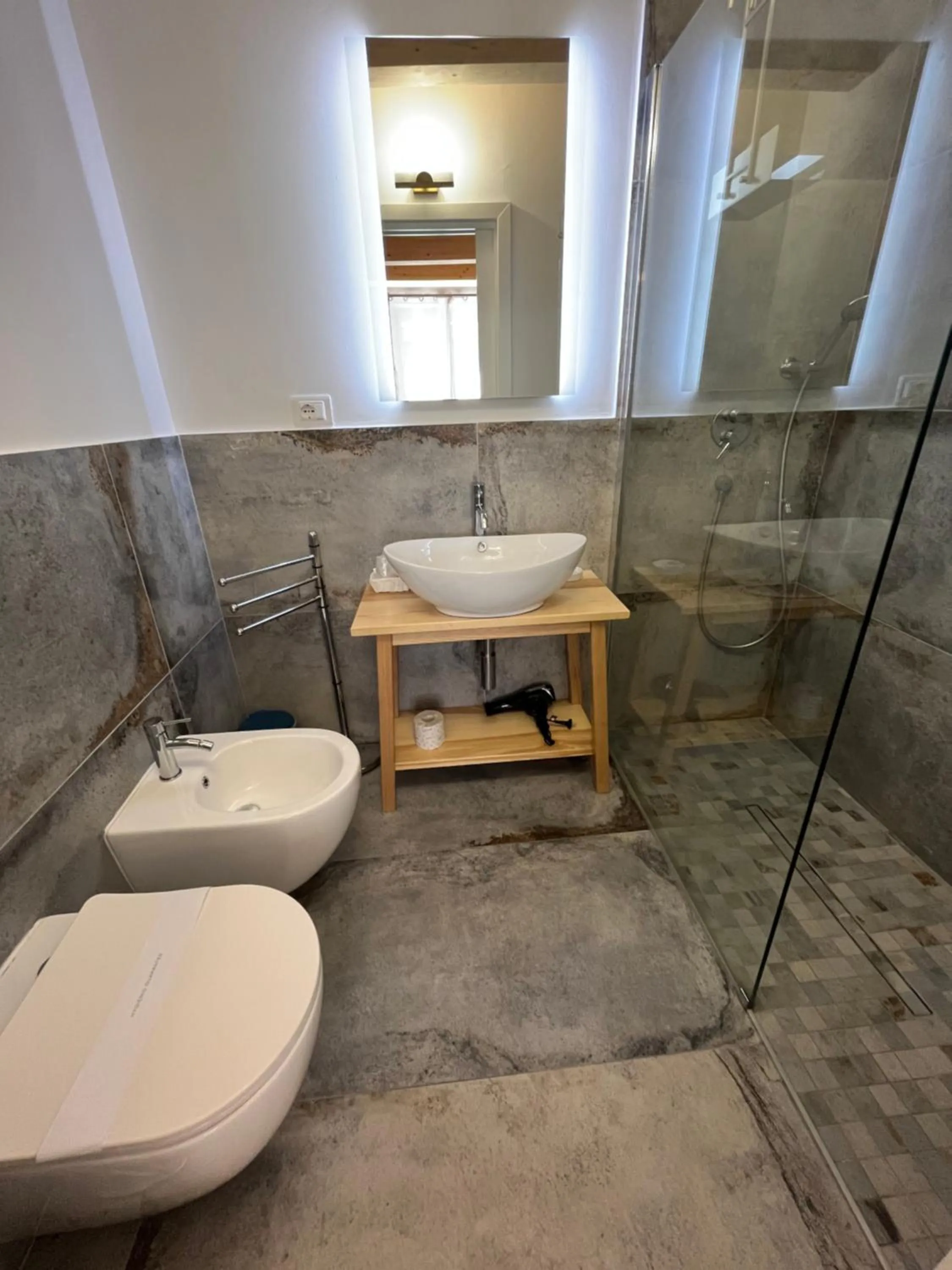 Shower in De LoCa Rooms