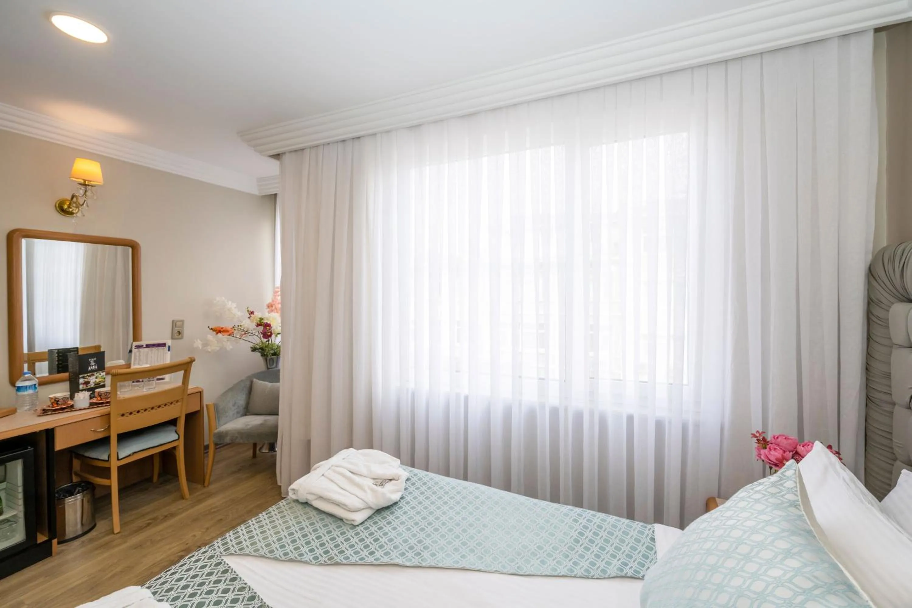 Shower, Bed in Grand Anka Hotel