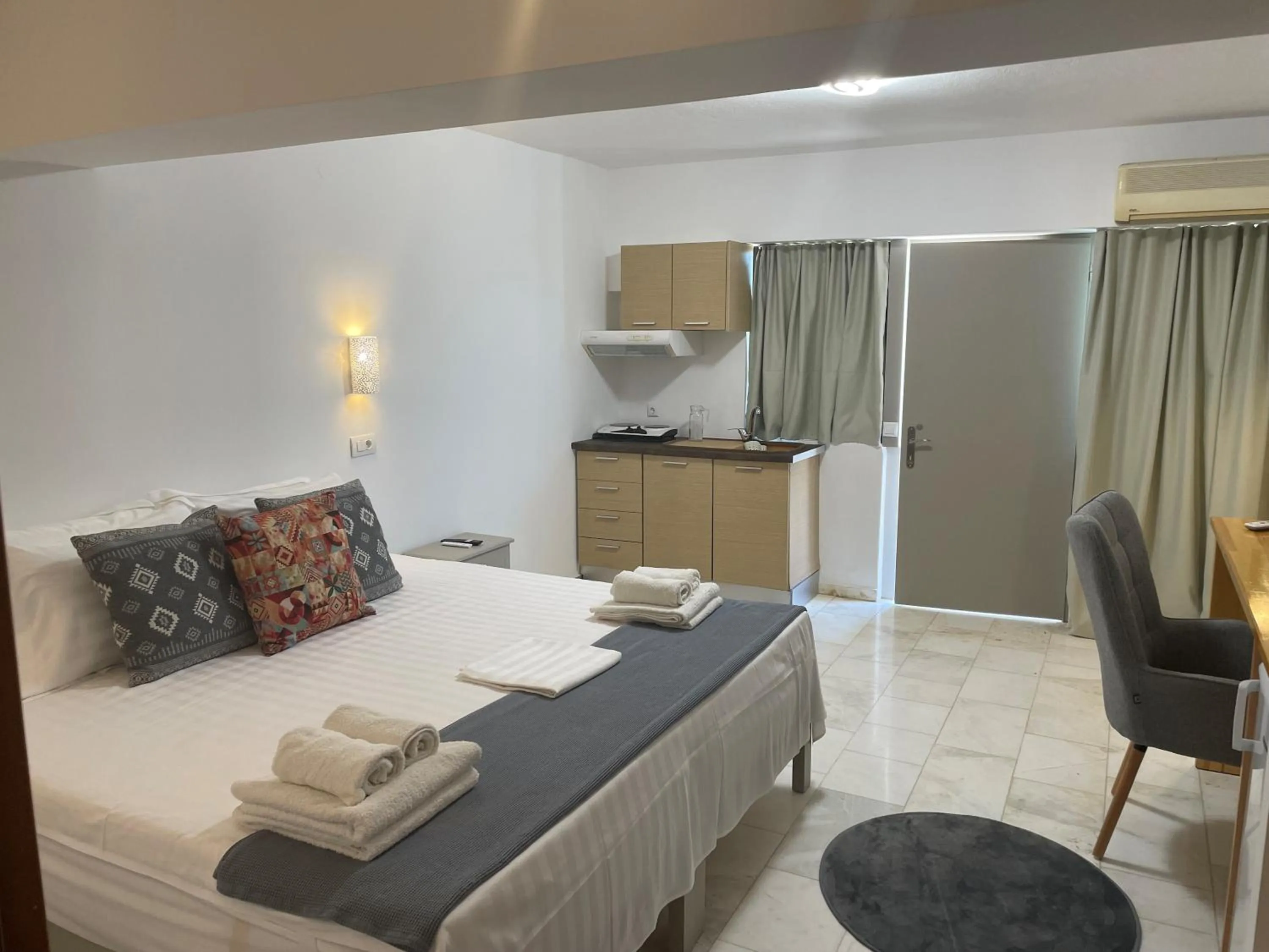 Kitchen or kitchenette in Hotel Kourkoumelata