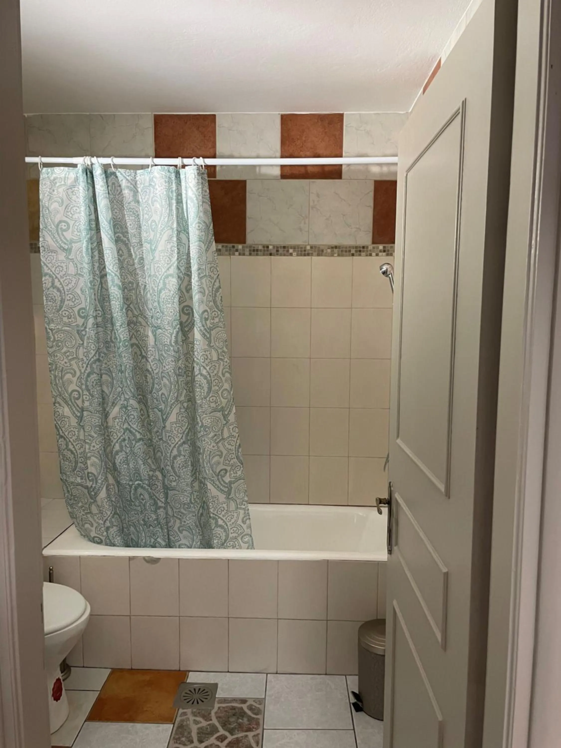 Bathroom in Hotel Kourkoumelata