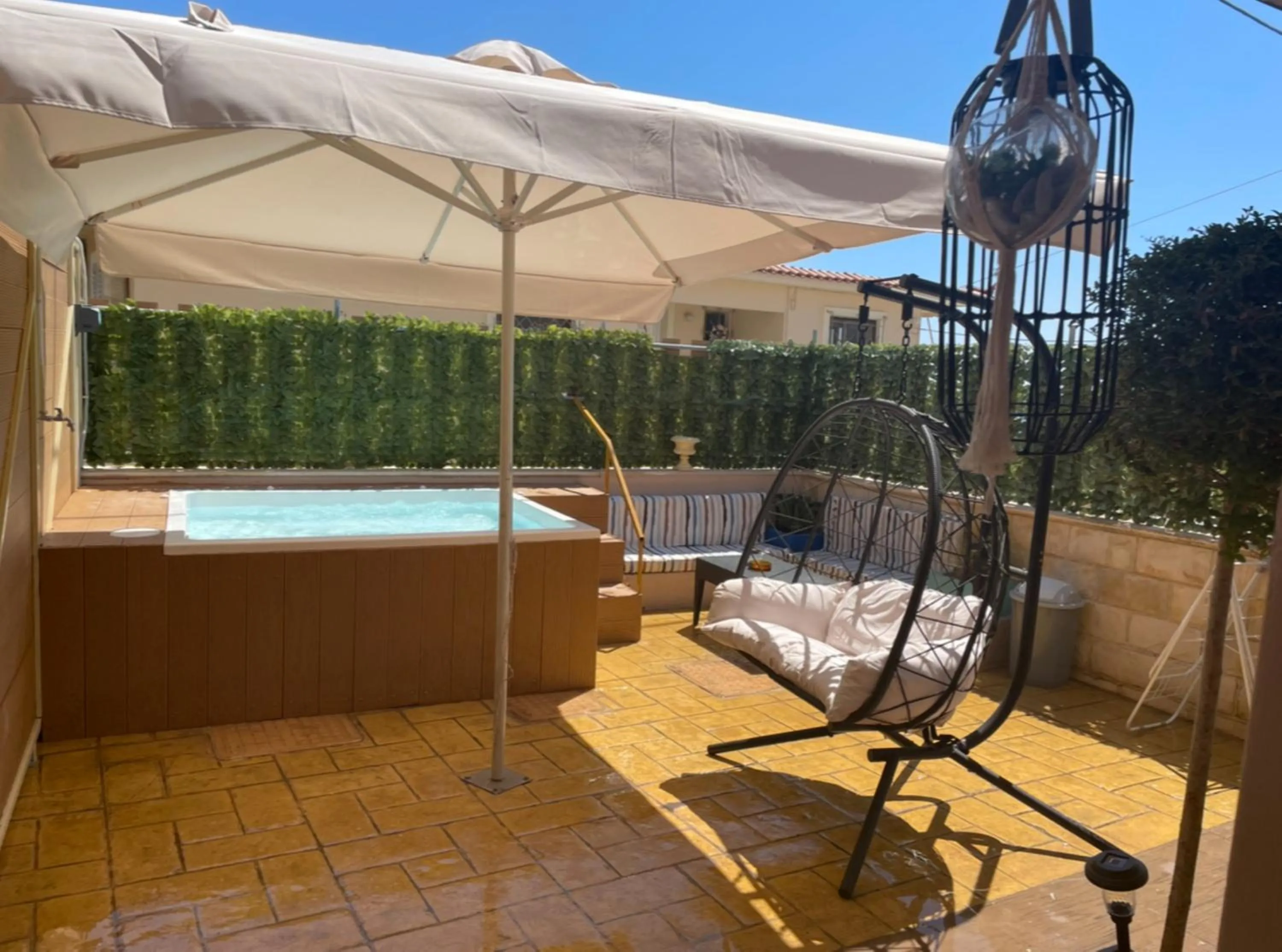 Hot Tub in Hotel Kourkoumelata