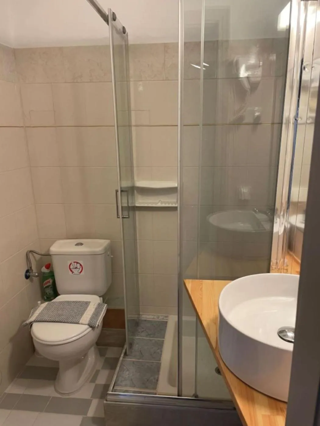 Bathroom in Hotel Kourkoumelata