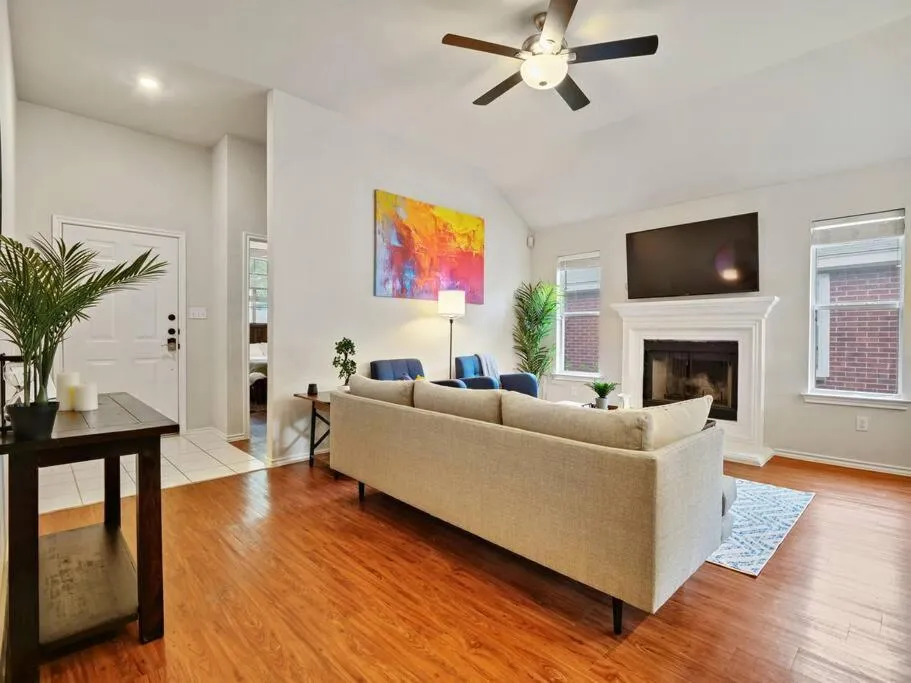 Cozy Getaway, Minutes from Austin!