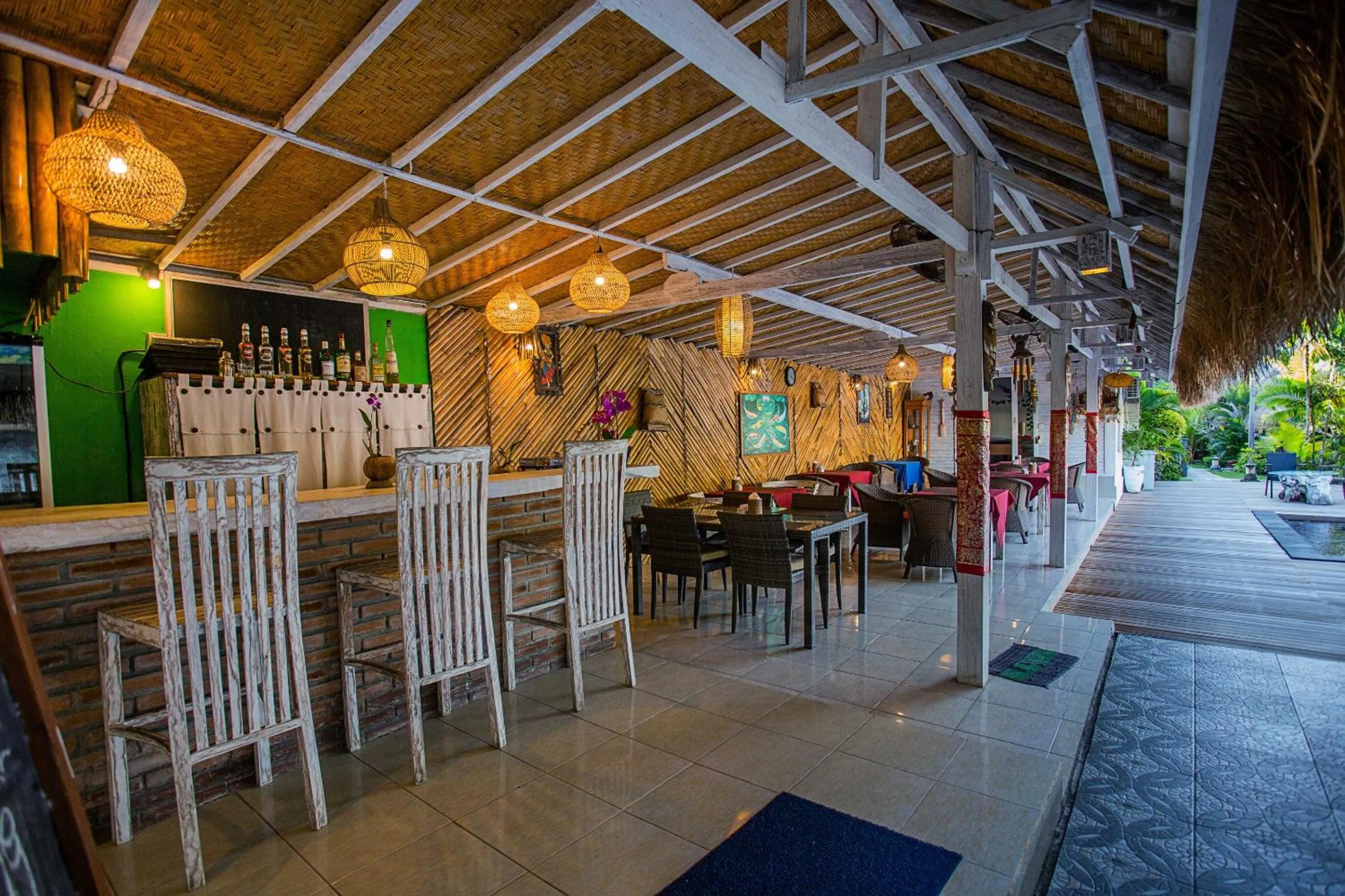 Restaurant/places to eat in Naturale Villas