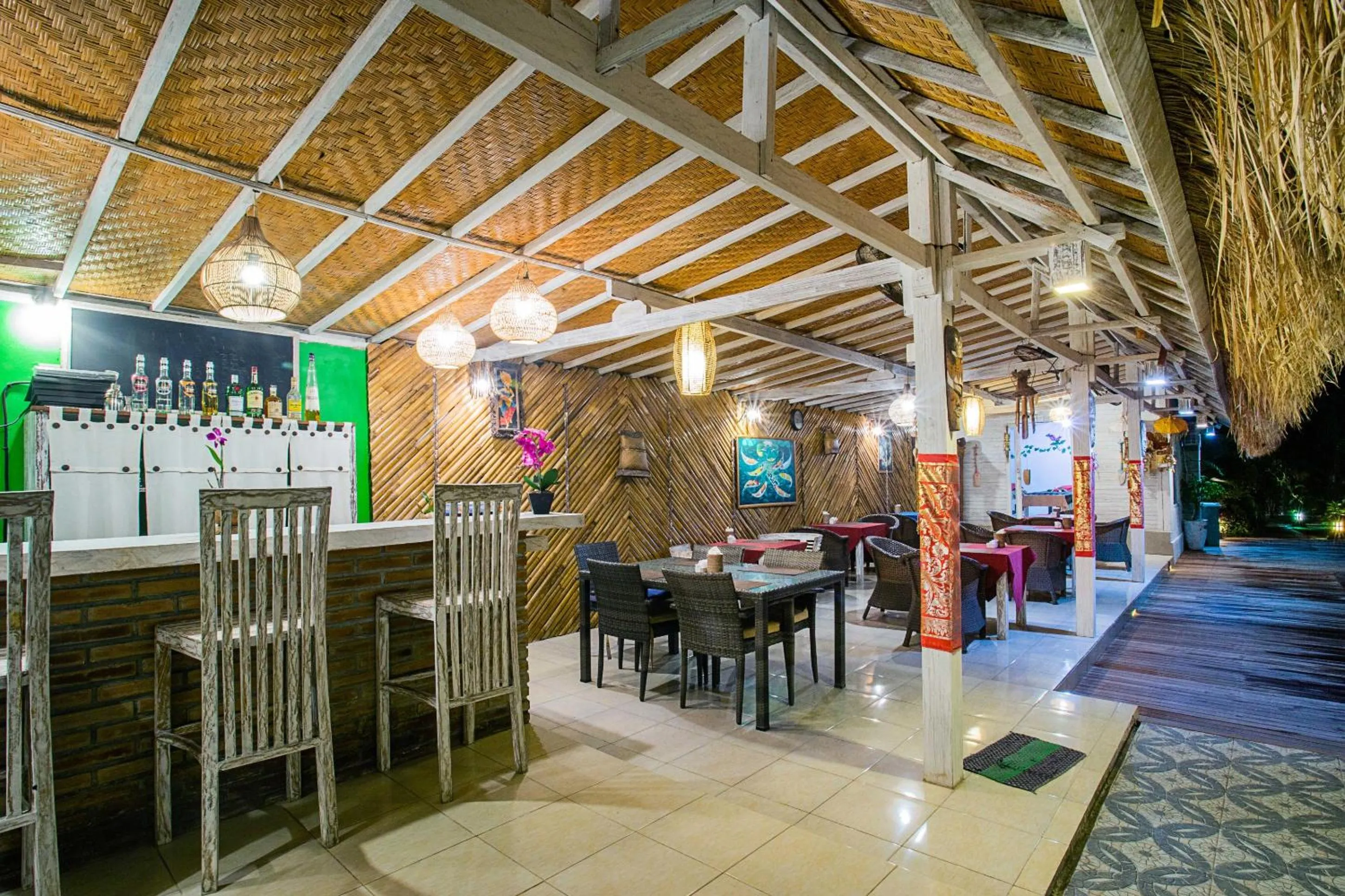 Restaurant/places to eat in Naturale Villas