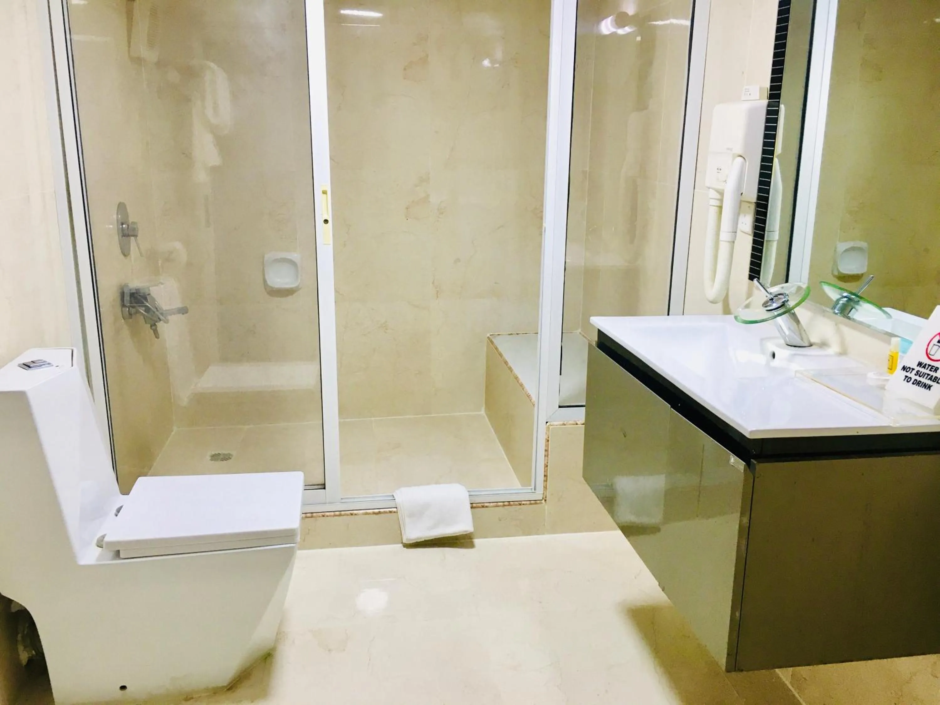 Bathroom in BW Starfire Hotel