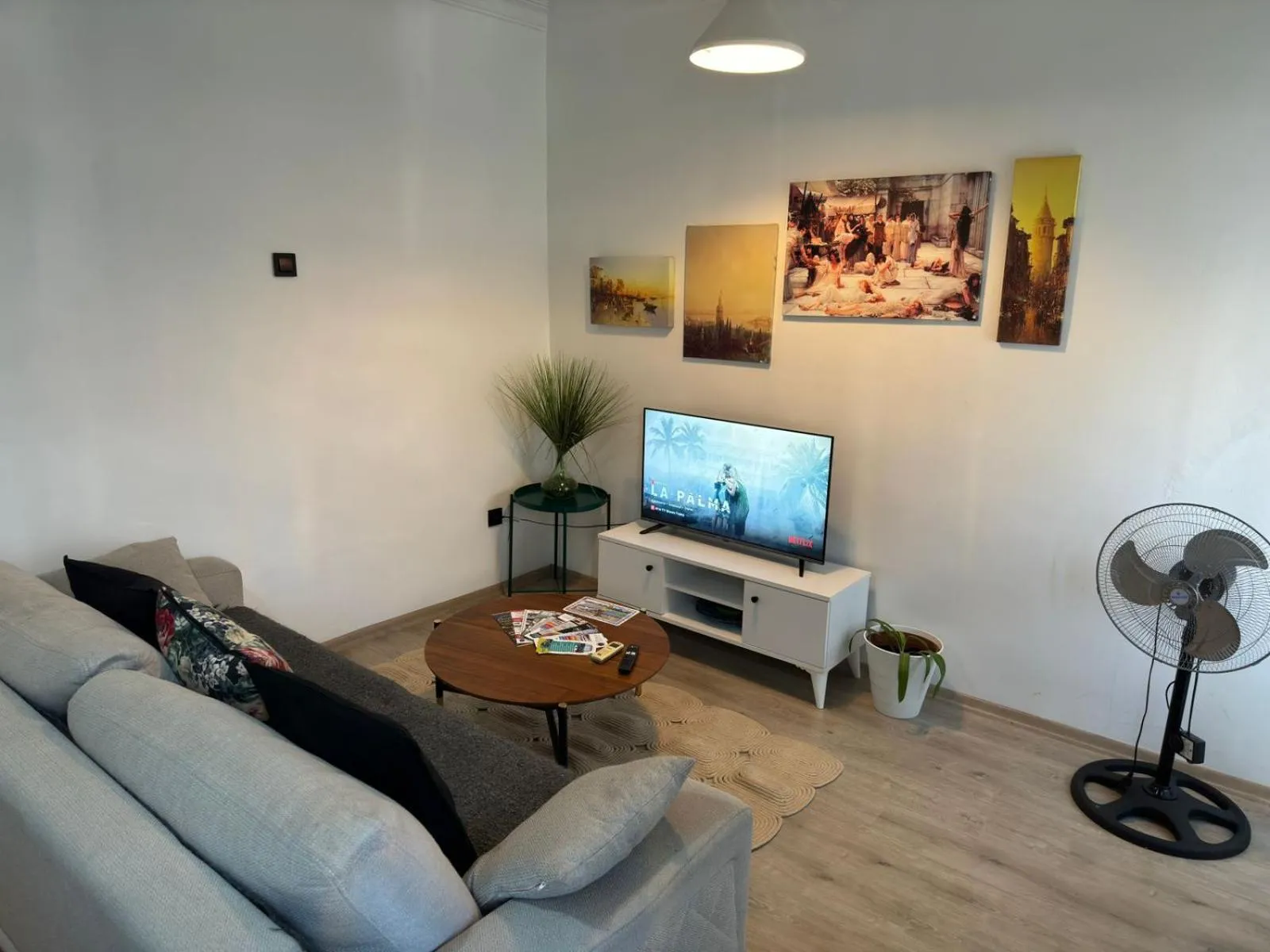 TV and multimedia in Hotel Antique