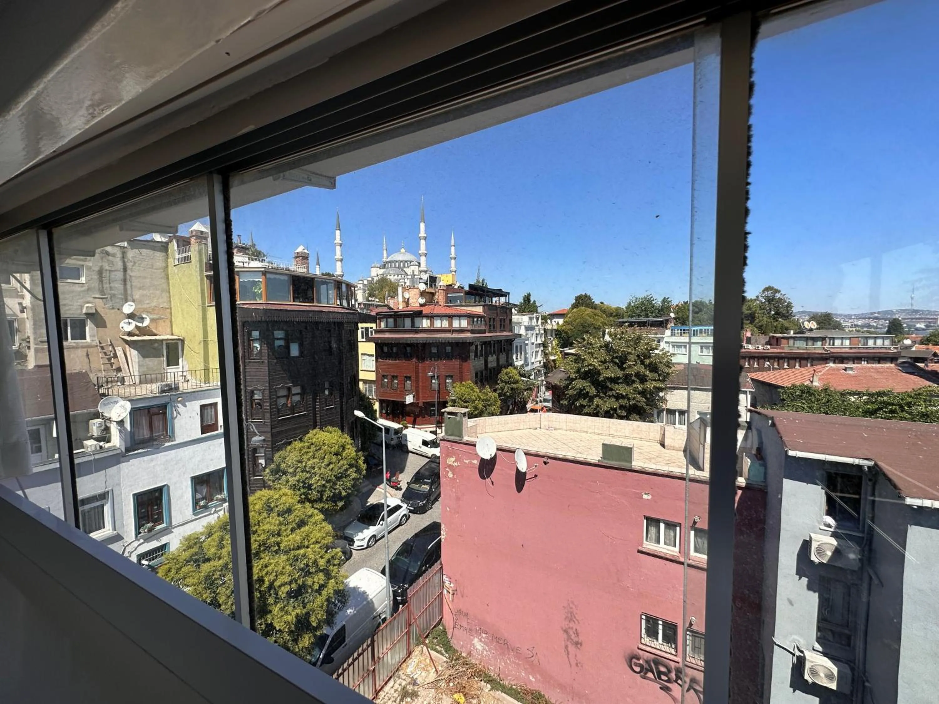 Day in Hotel Antique