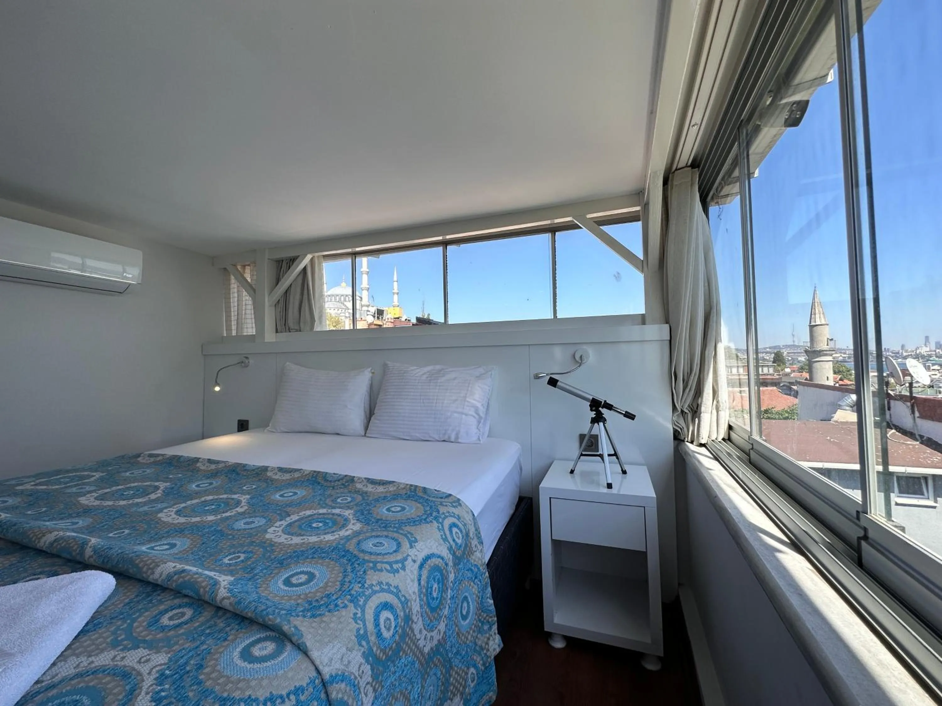 Bed in Hotel Antique