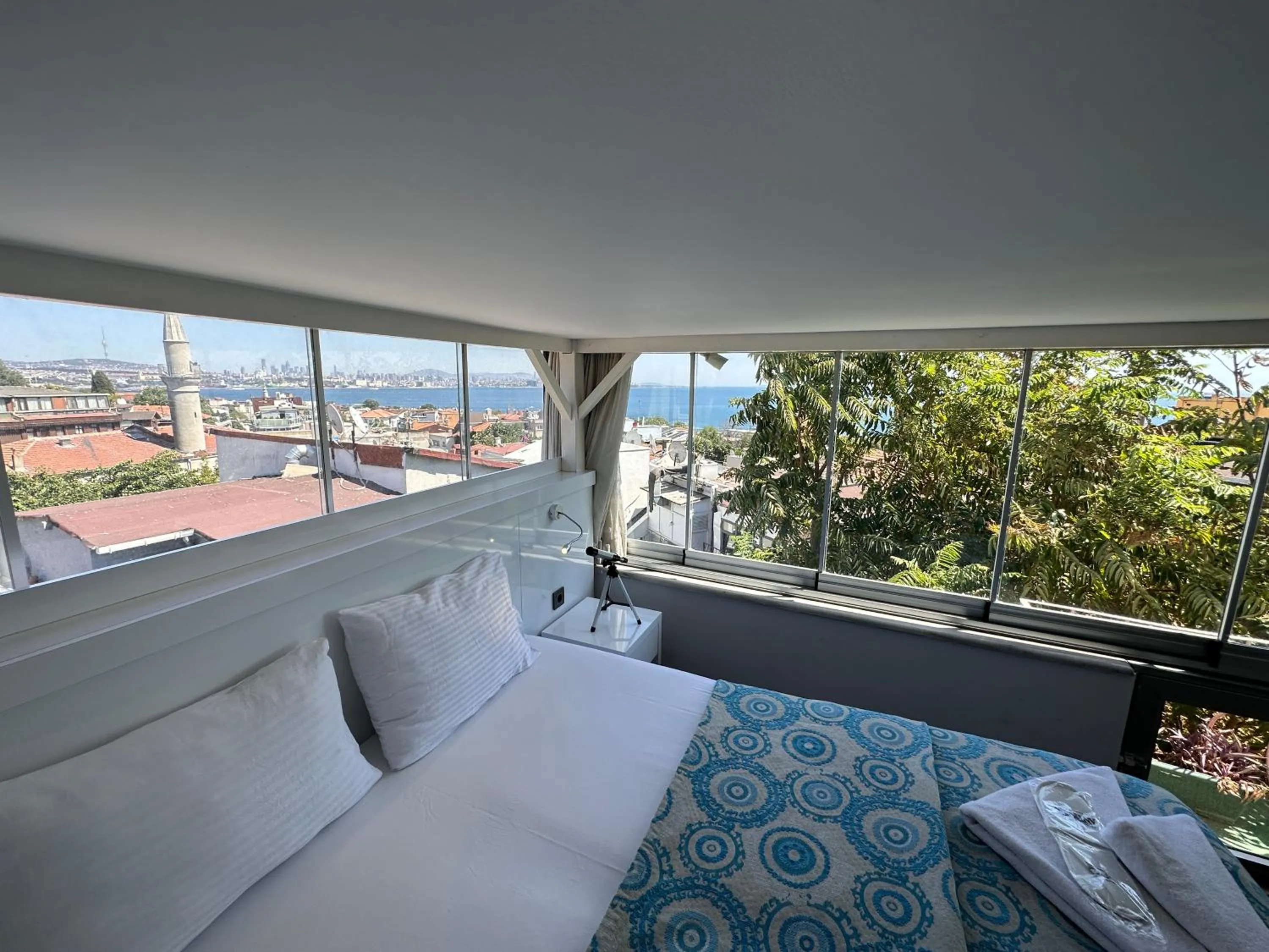 View (from property/room), Bed in Hotel Antique